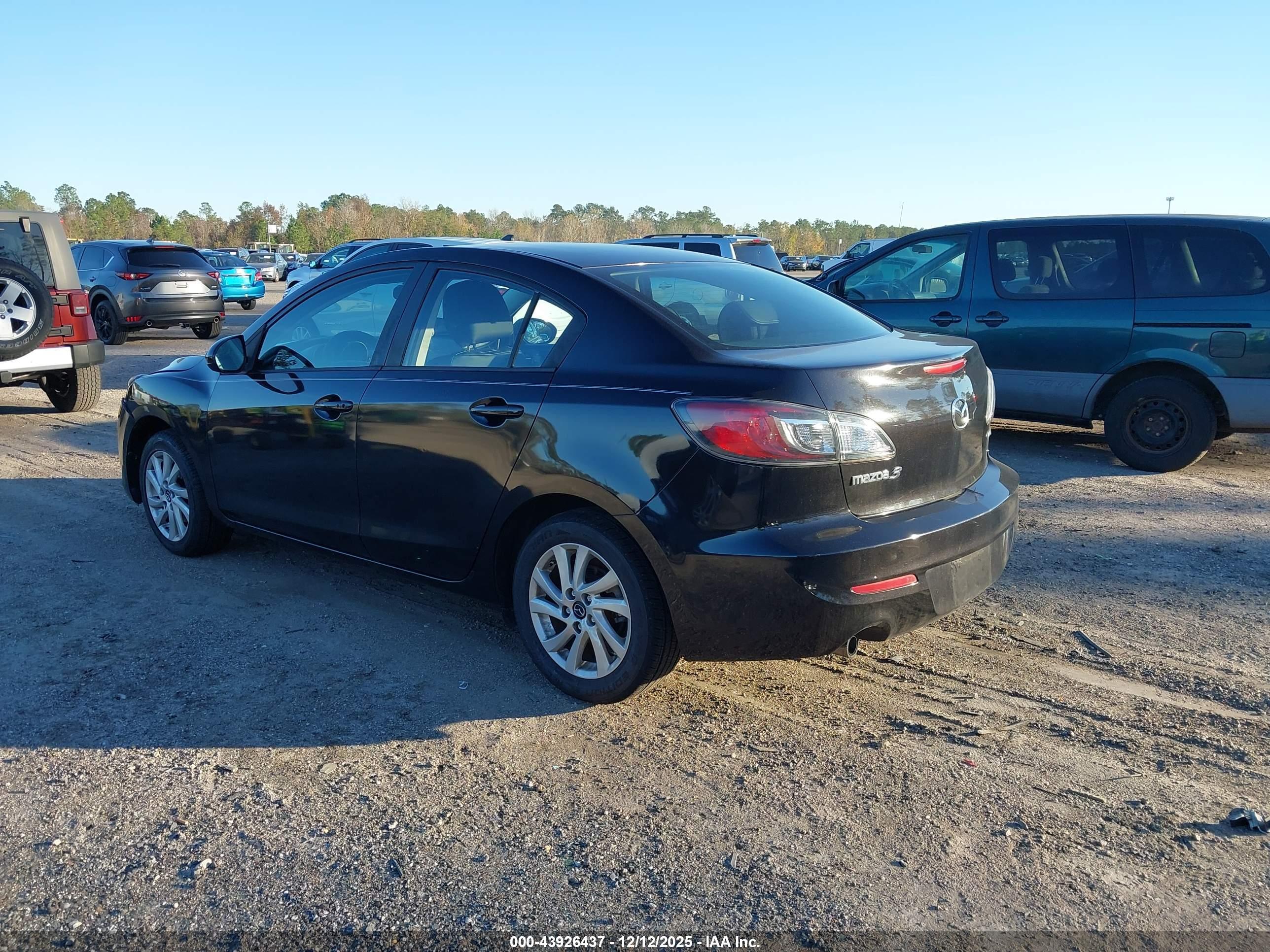 MAZDA MAZDA3 image 3