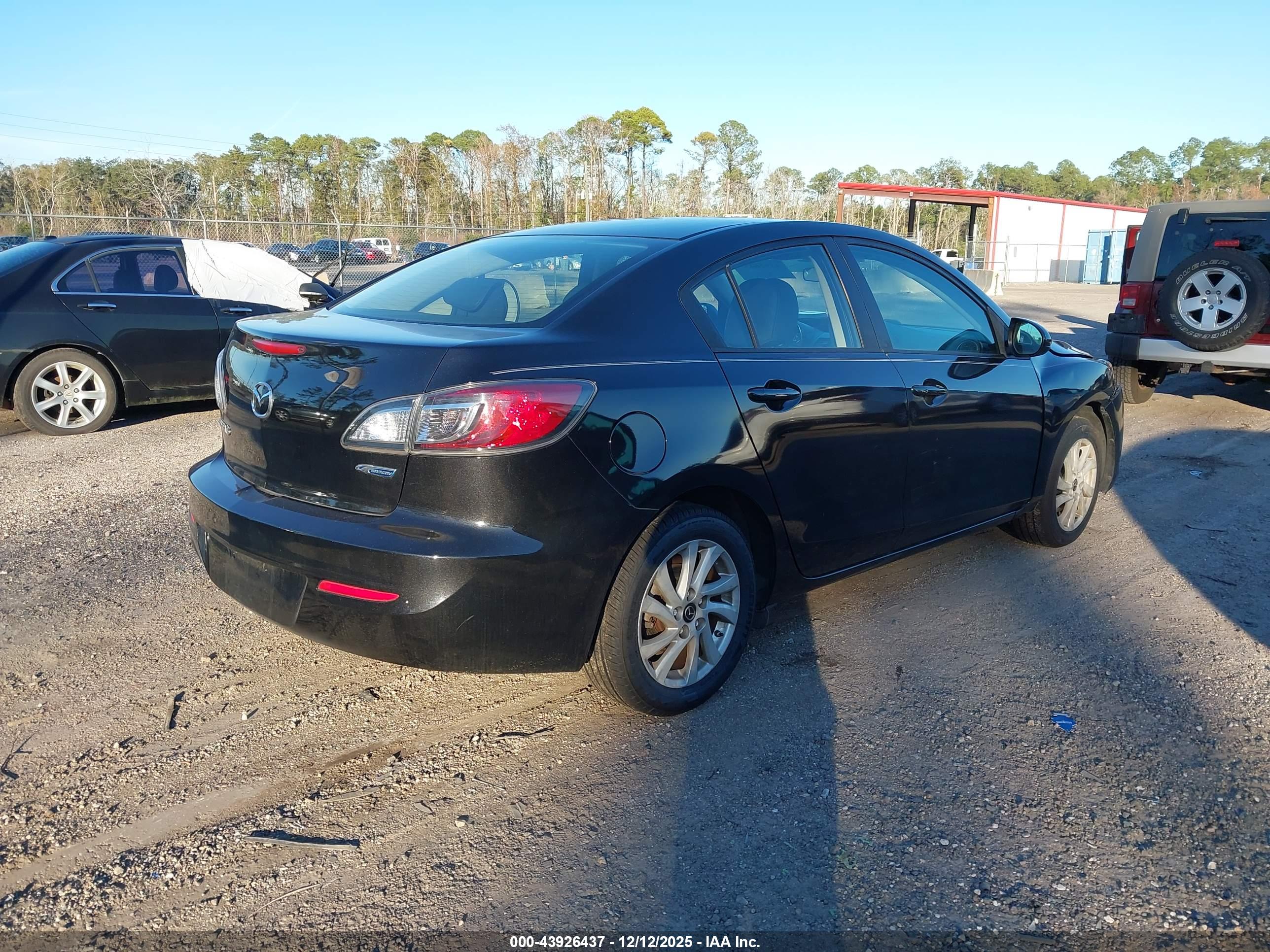 MAZDA MAZDA3 image 4