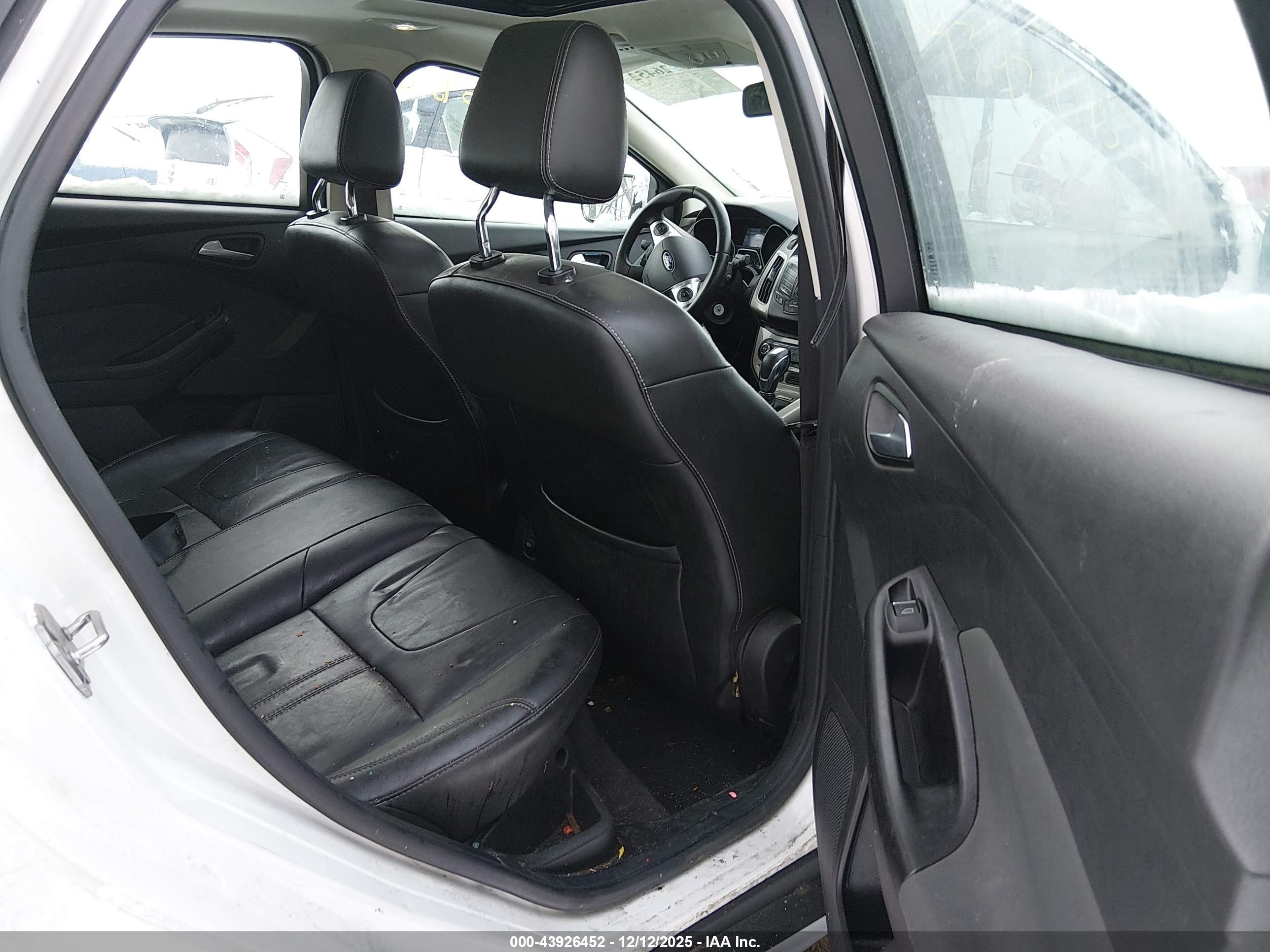 FORD FOCUS image 8