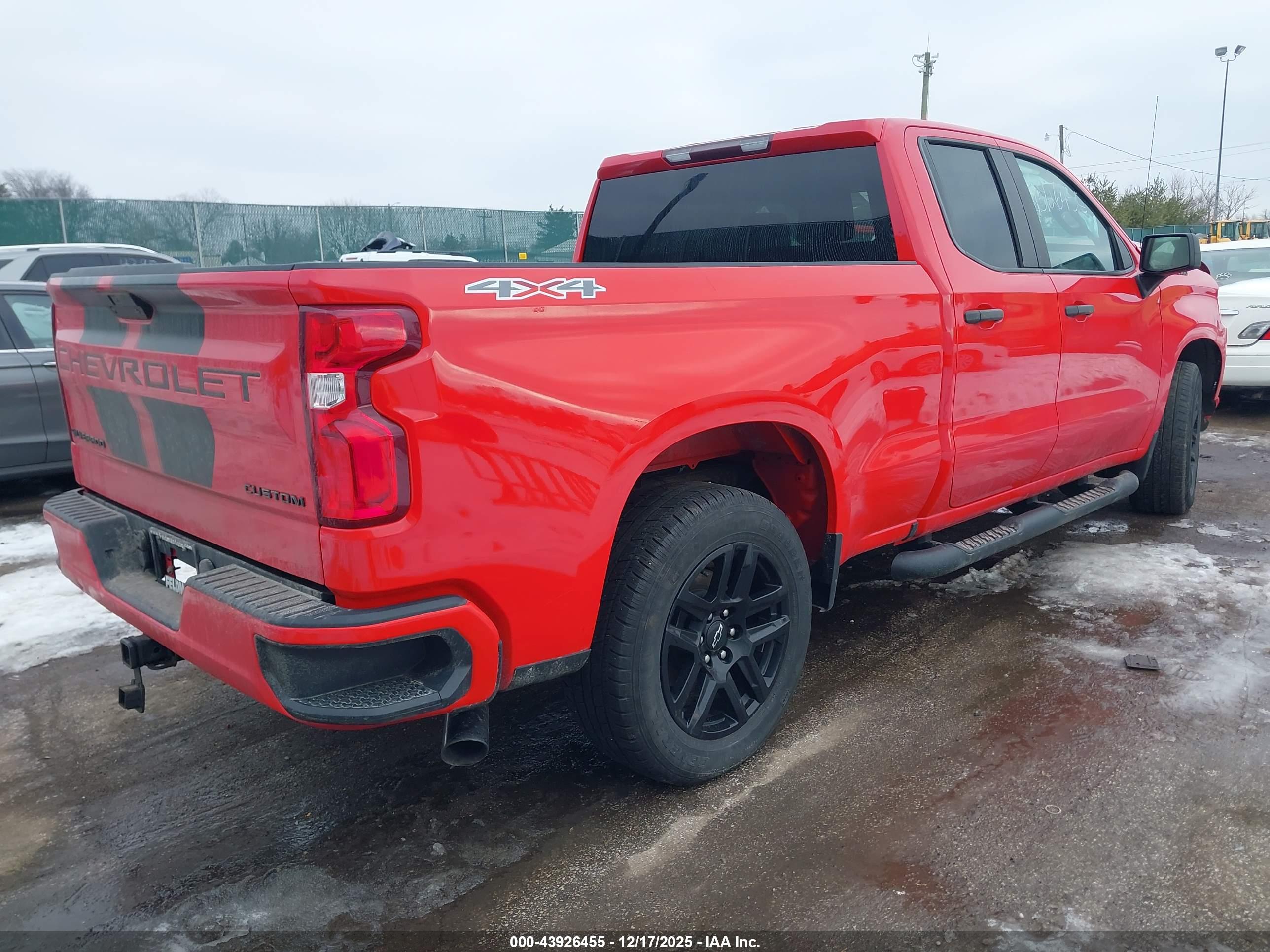 CHEVROLET SILVERADO image 4