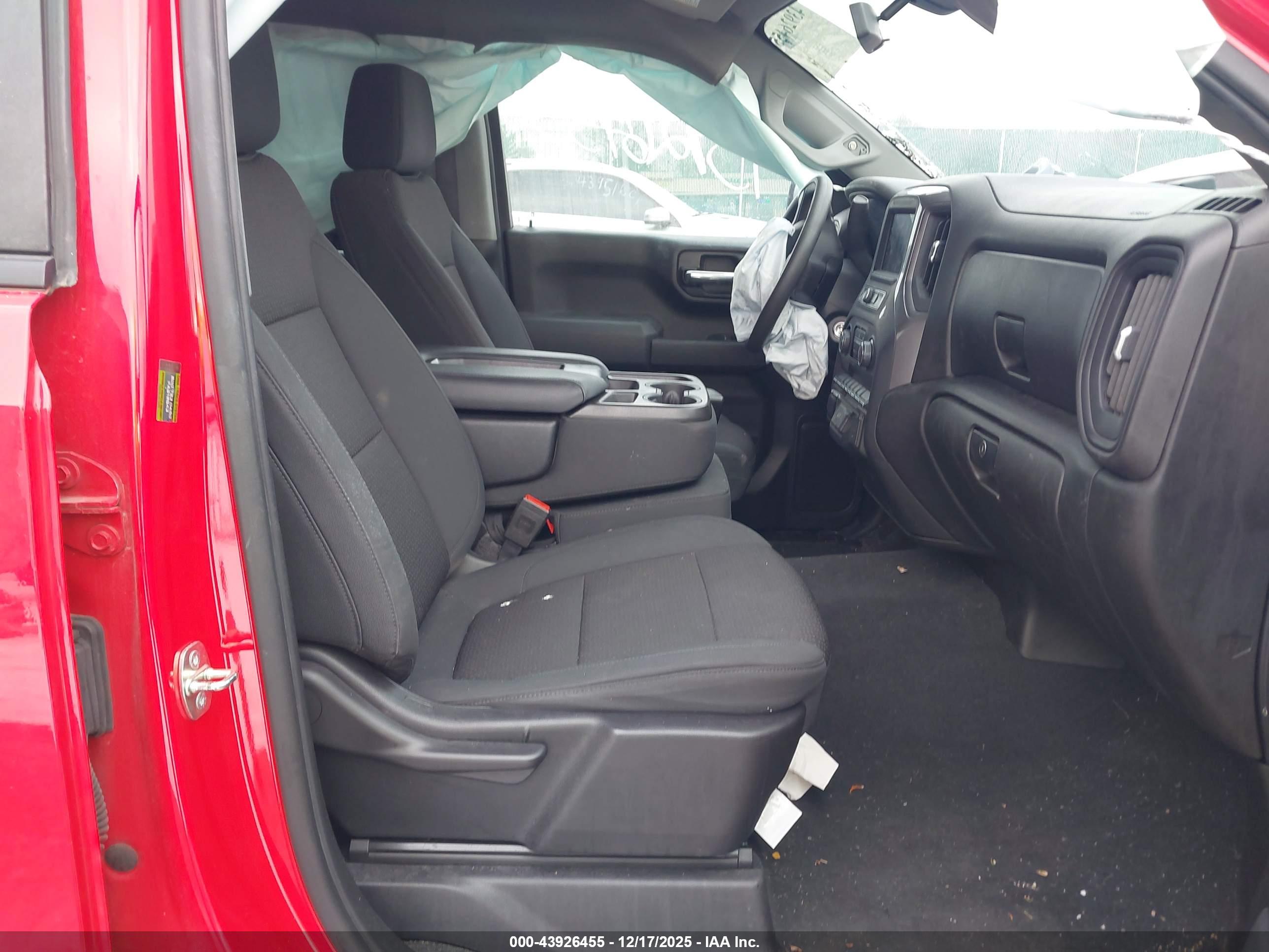 CHEVROLET SILVERADO image 5