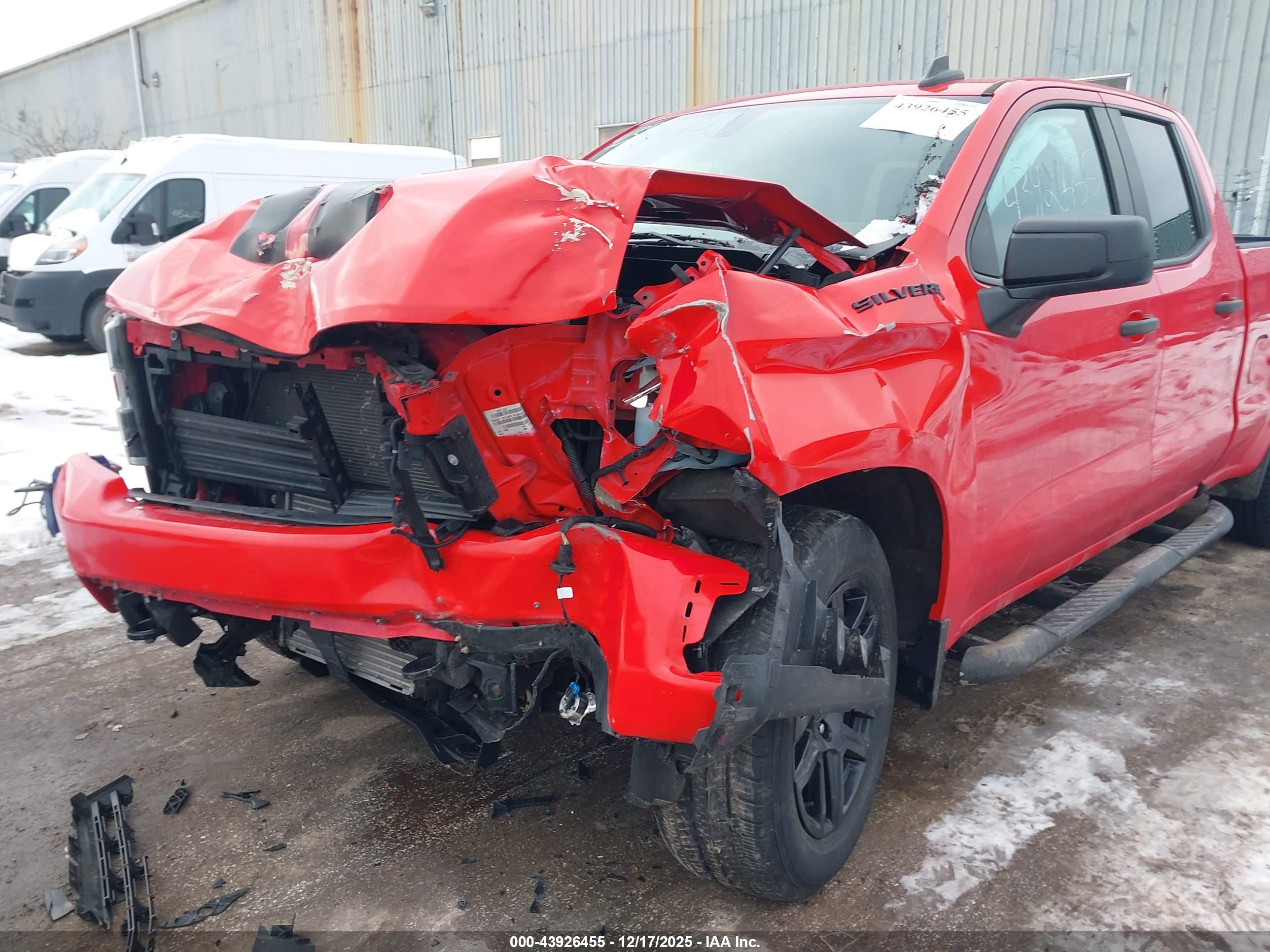 CHEVROLET SILVERADO image 6