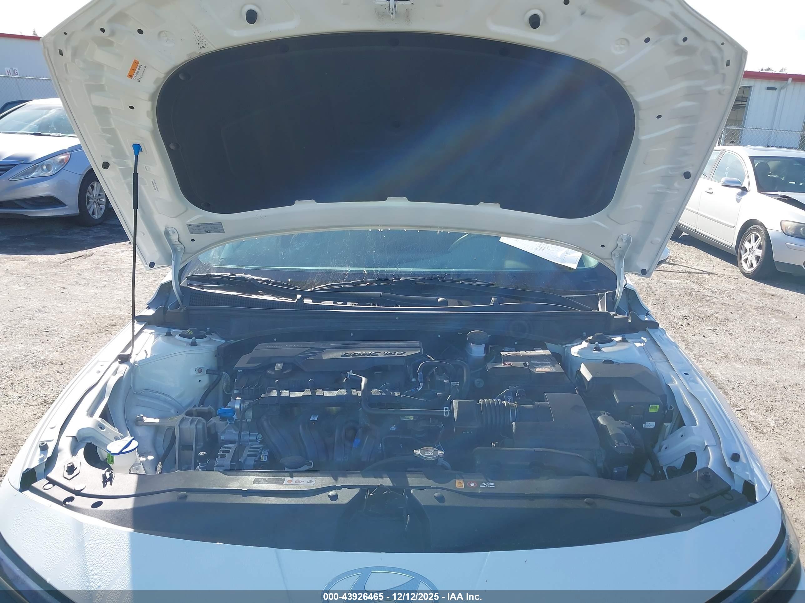 HYUNDAI ELANTRA image 10