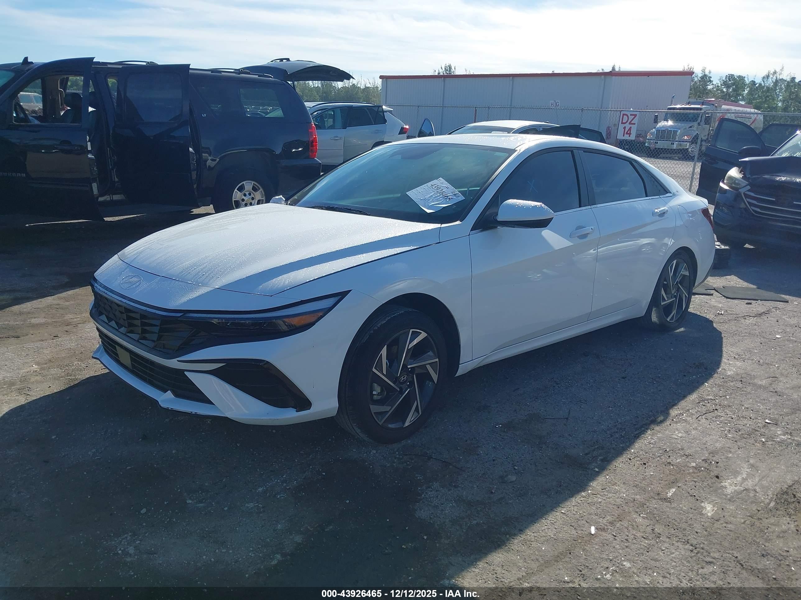 HYUNDAI ELANTRA image 2