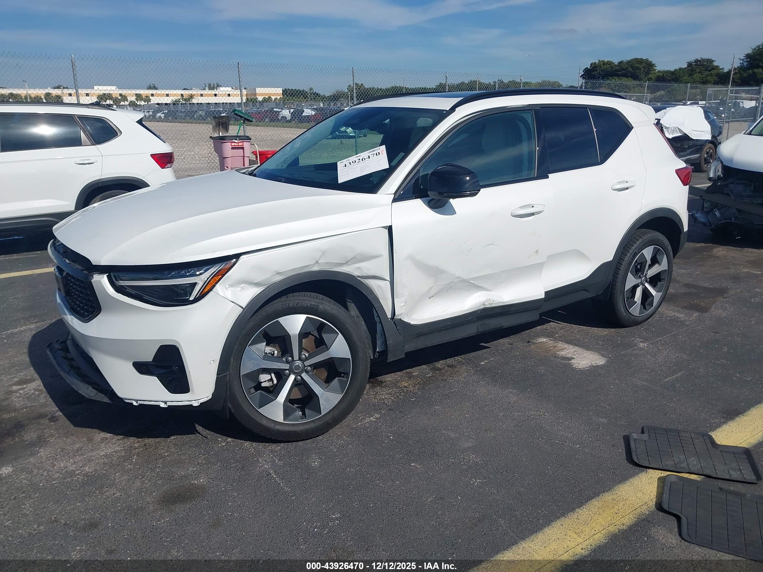 VOLVO XC40 image 2
