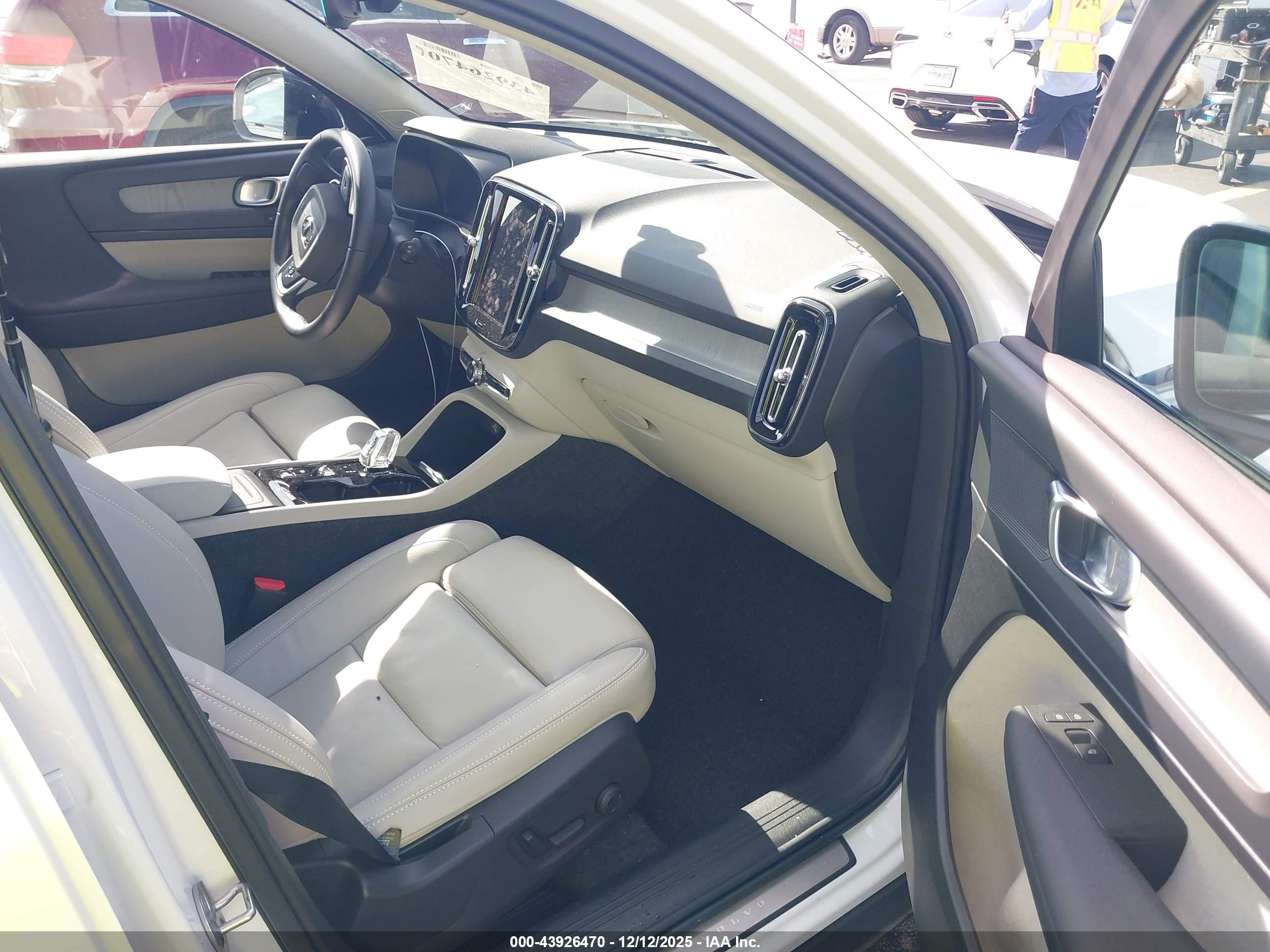 VOLVO XC40 image 5