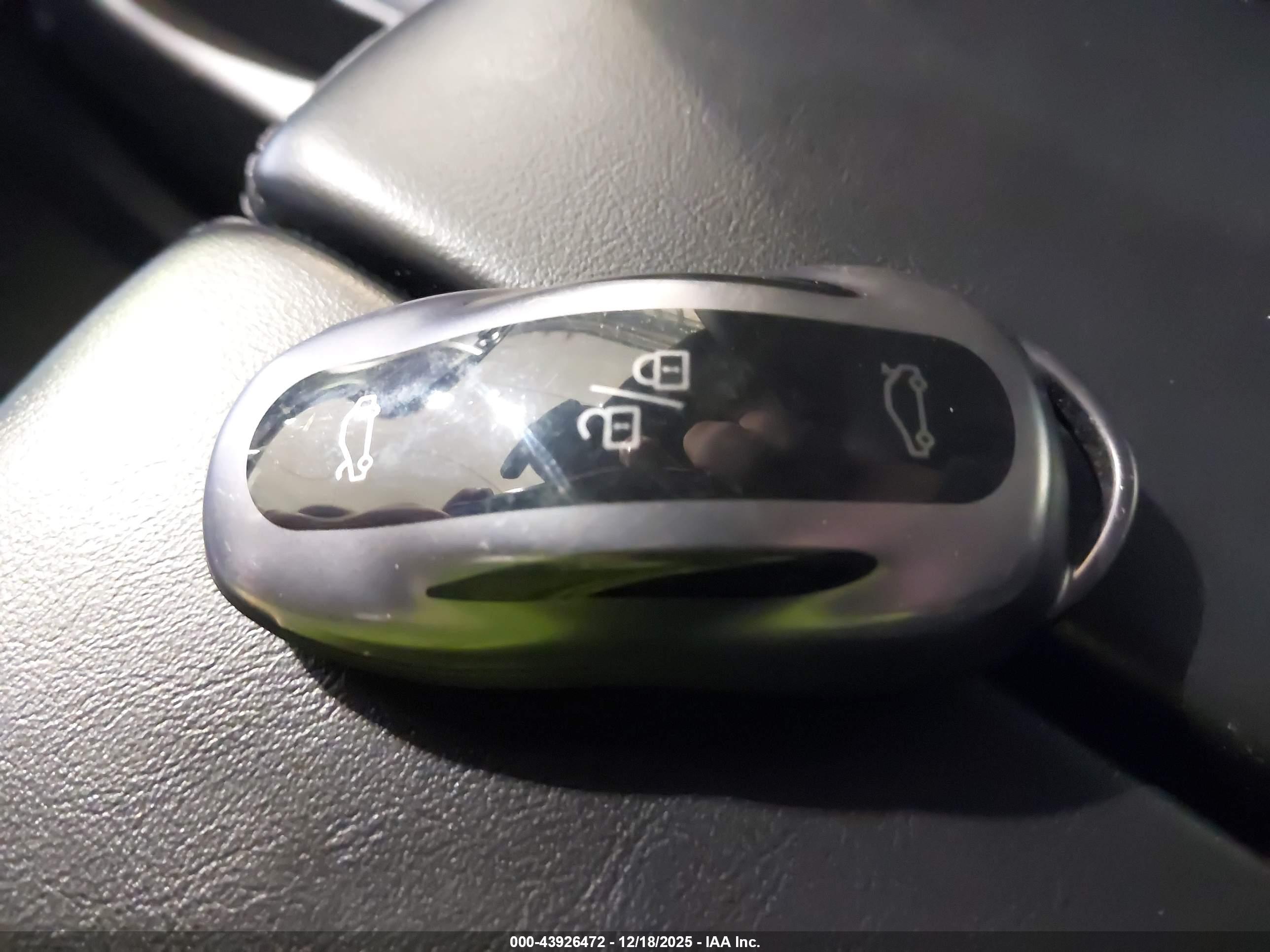 TESLA MODEL image 11