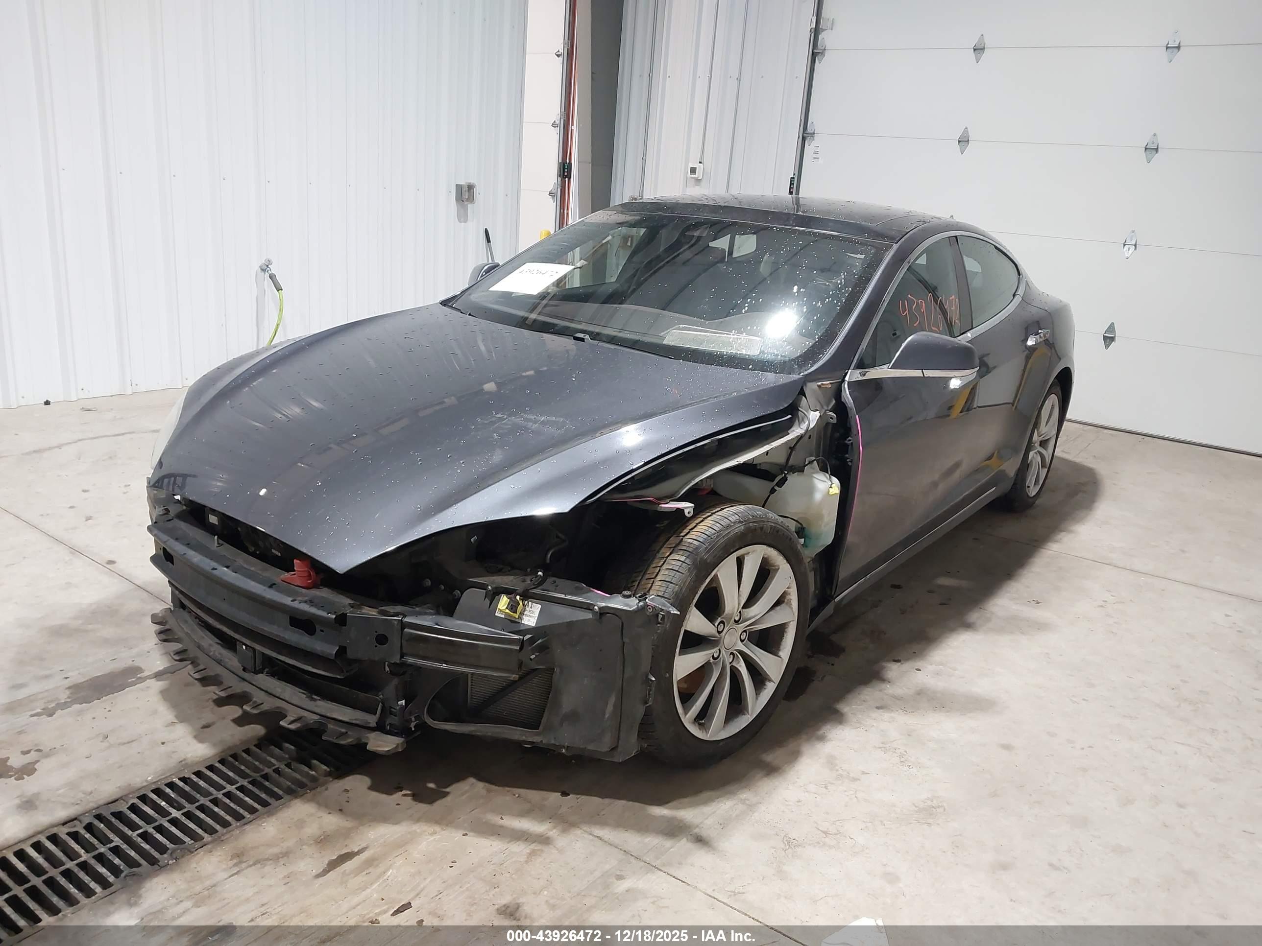 TESLA MODEL image 2