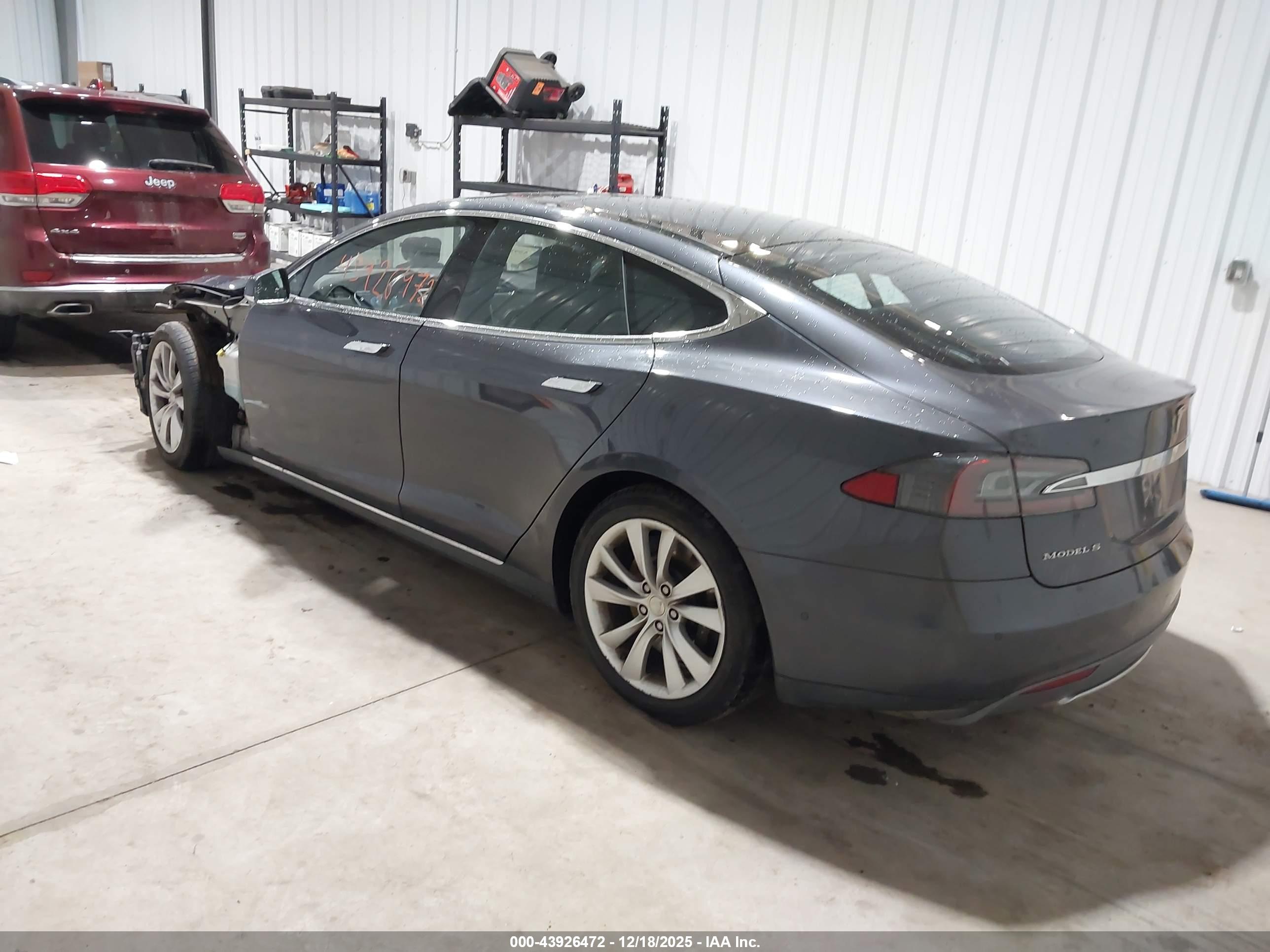 TESLA MODEL image 3