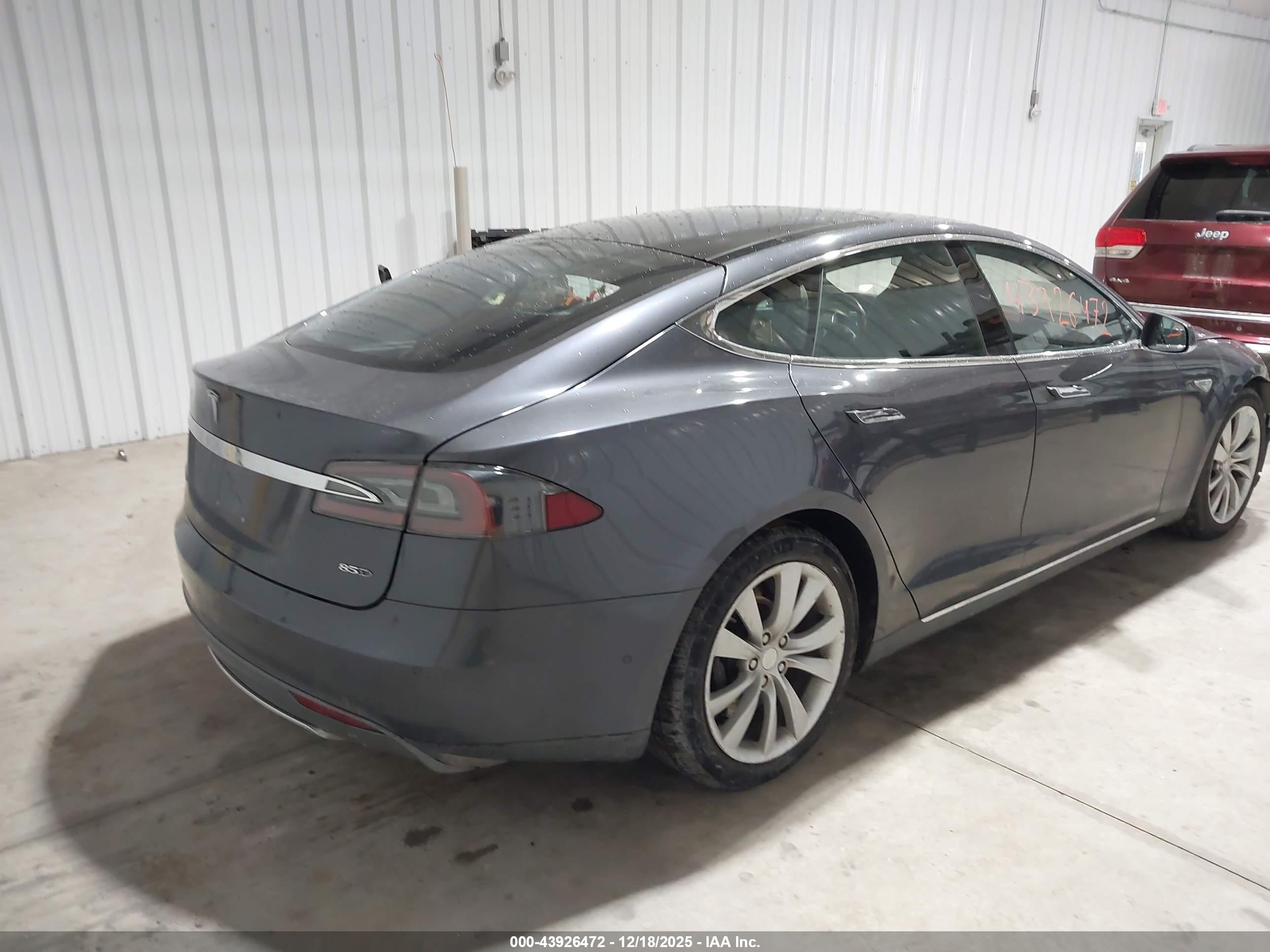TESLA MODEL image 4