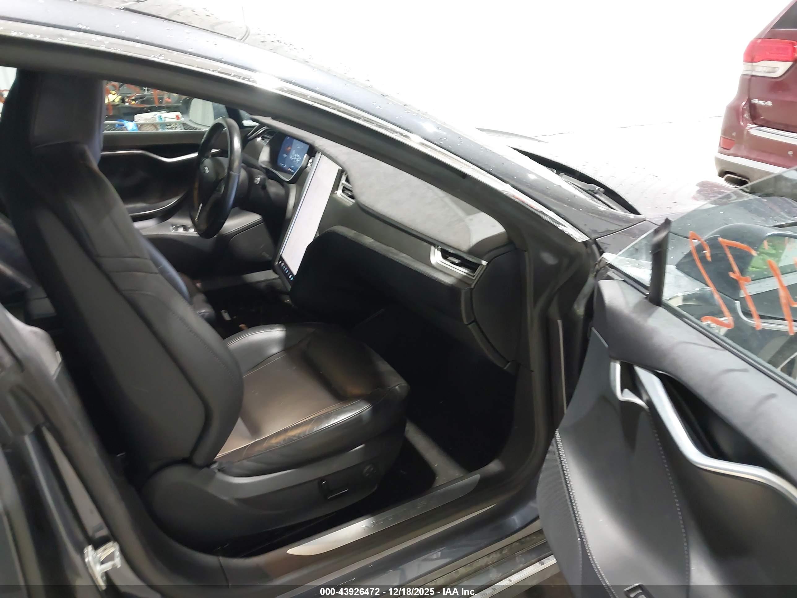 TESLA MODEL image 5