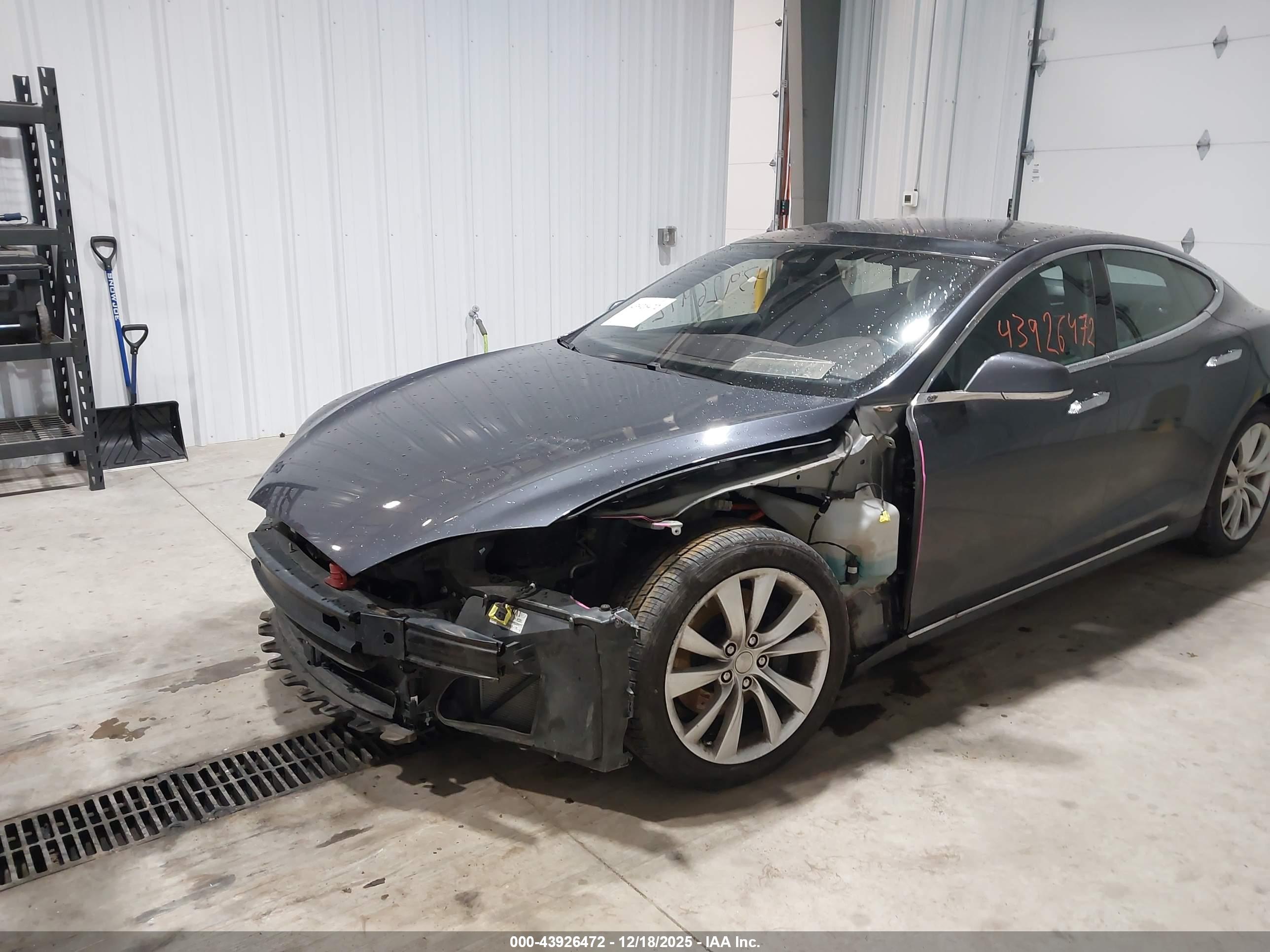 TESLA MODEL image 6