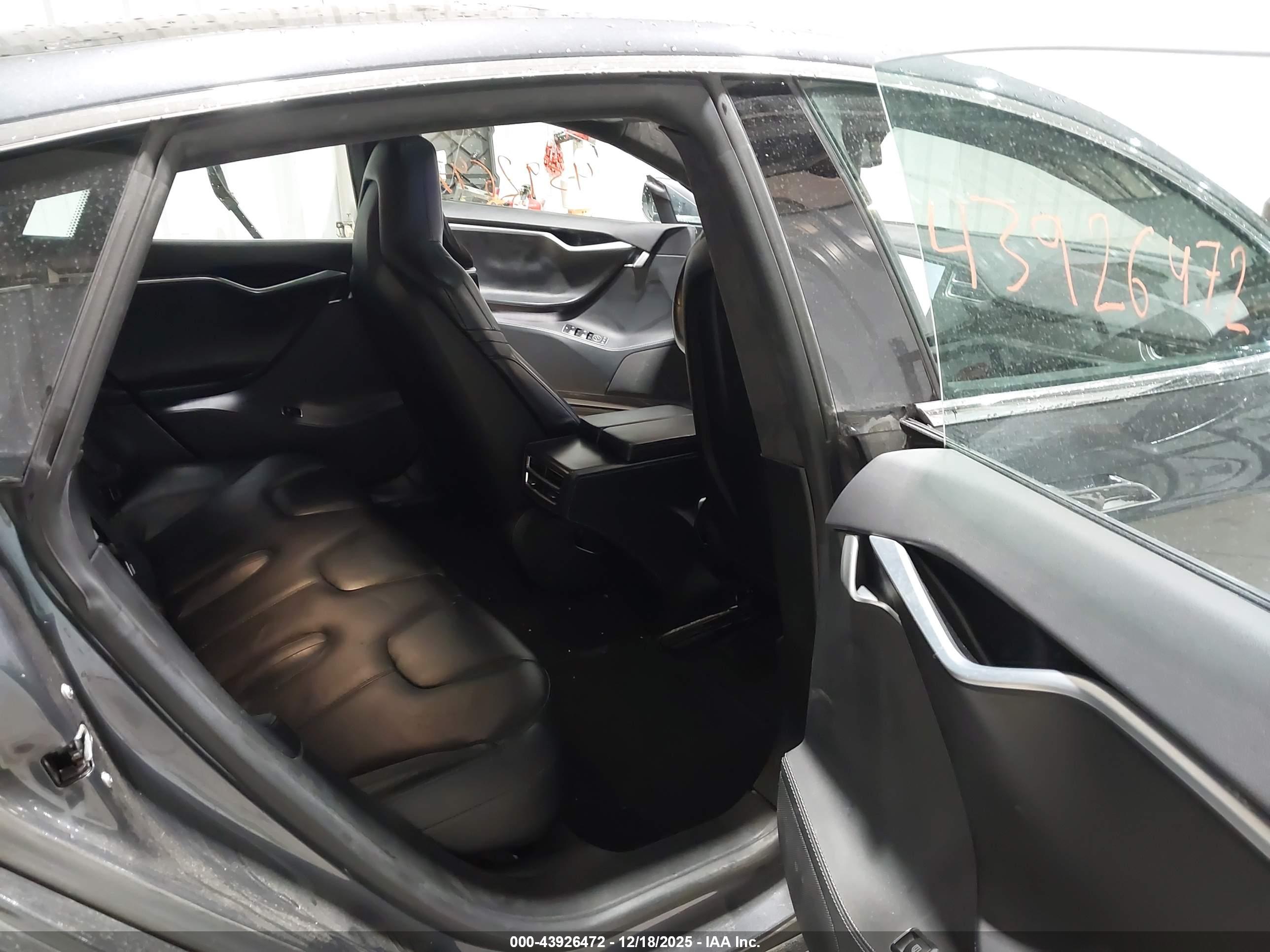 TESLA MODEL image 8
