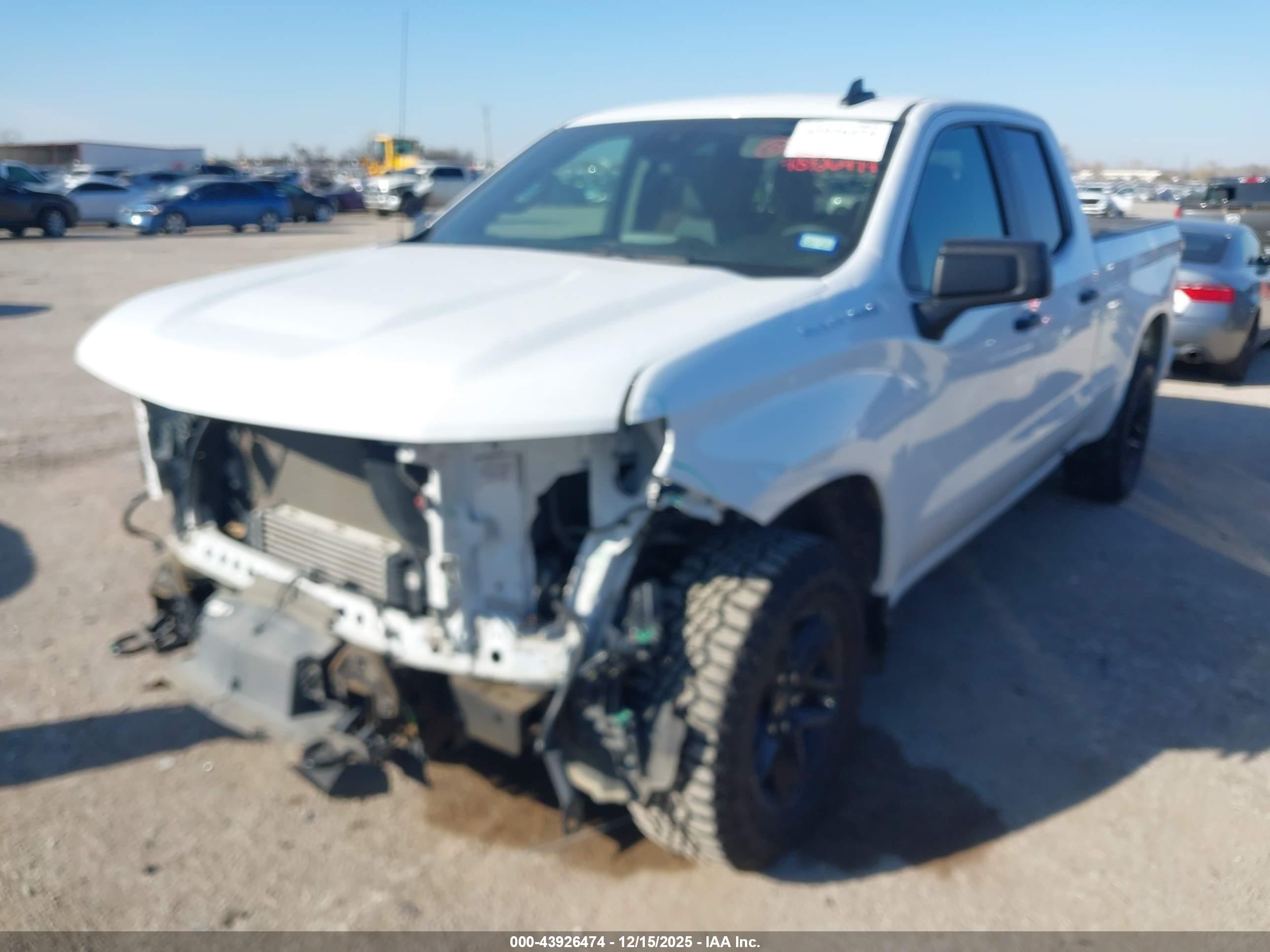 CHEVROLET SILVERADO image 2