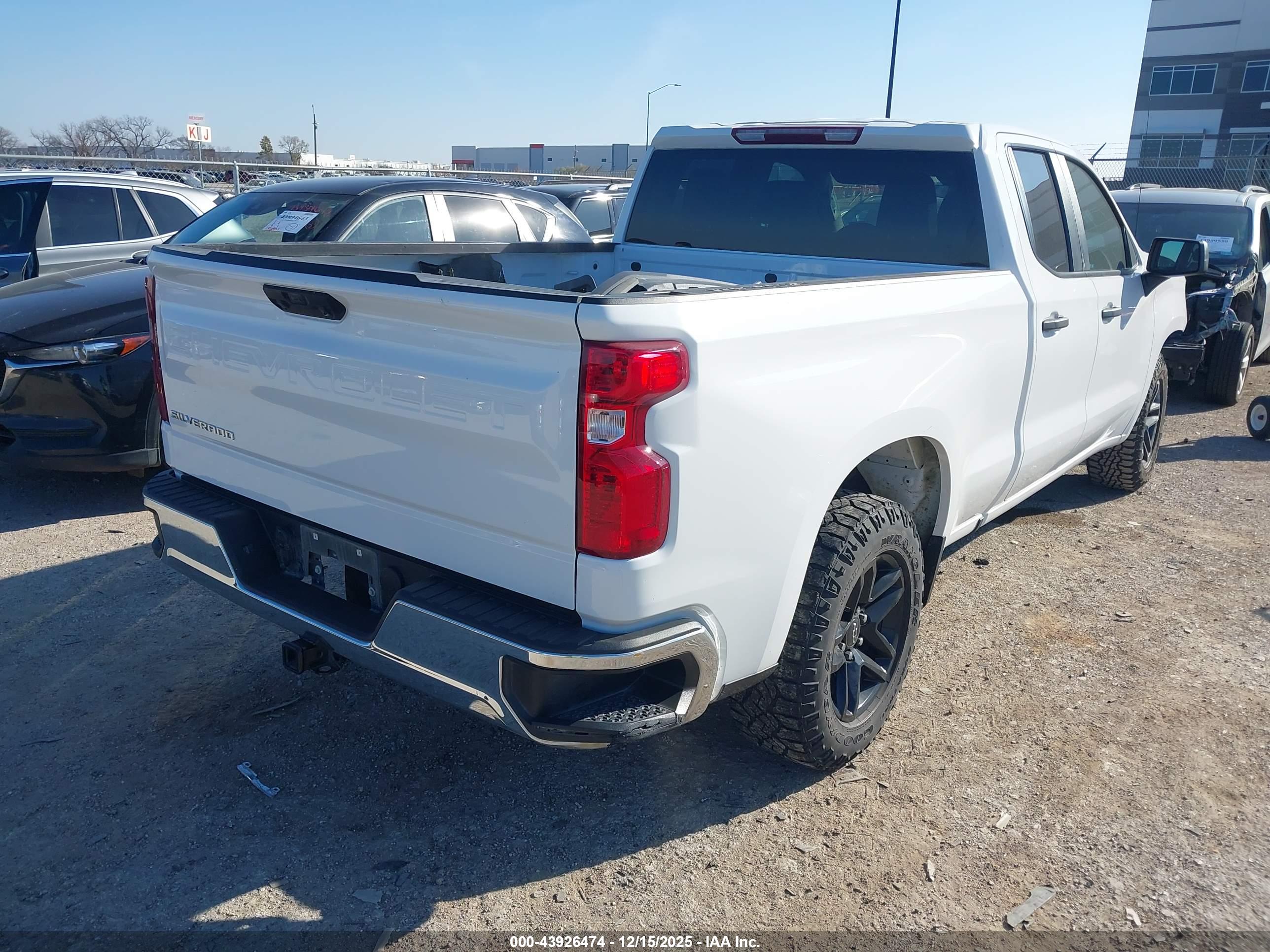 CHEVROLET SILVERADO image 4