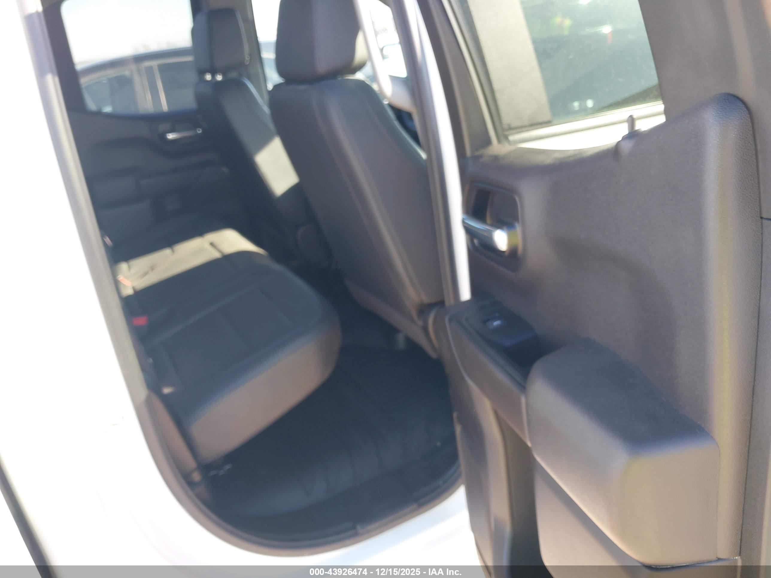 CHEVROLET SILVERADO image 8