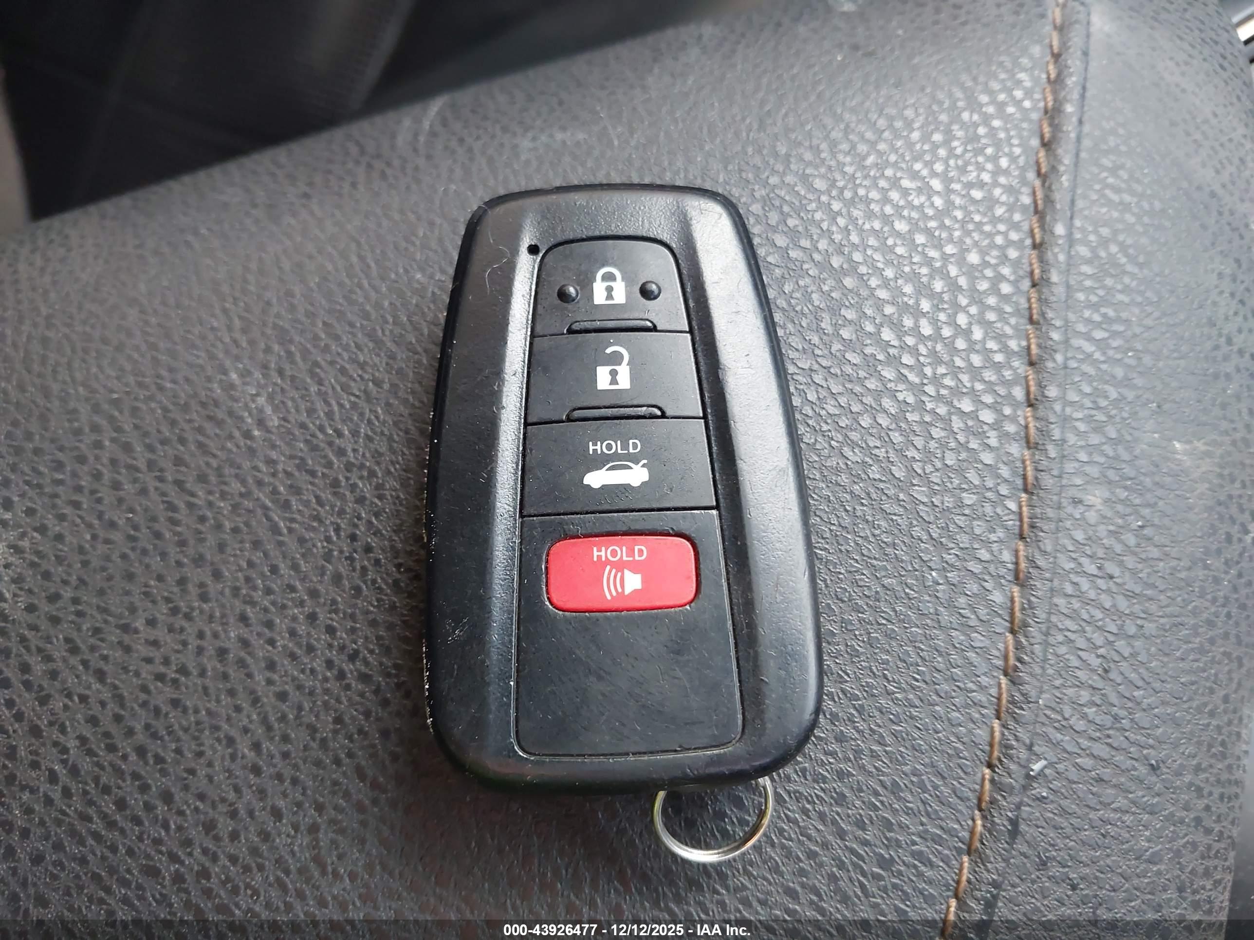 TOYOTA CAMRY image 11