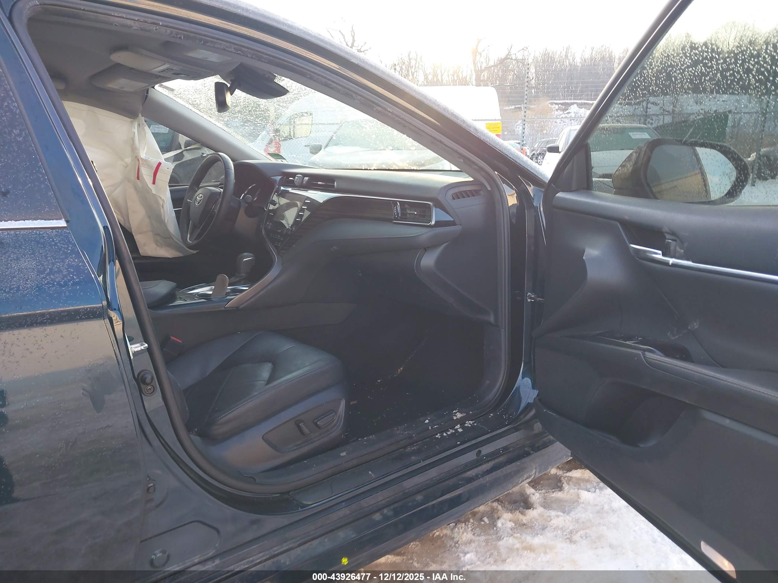 TOYOTA CAMRY image 5
