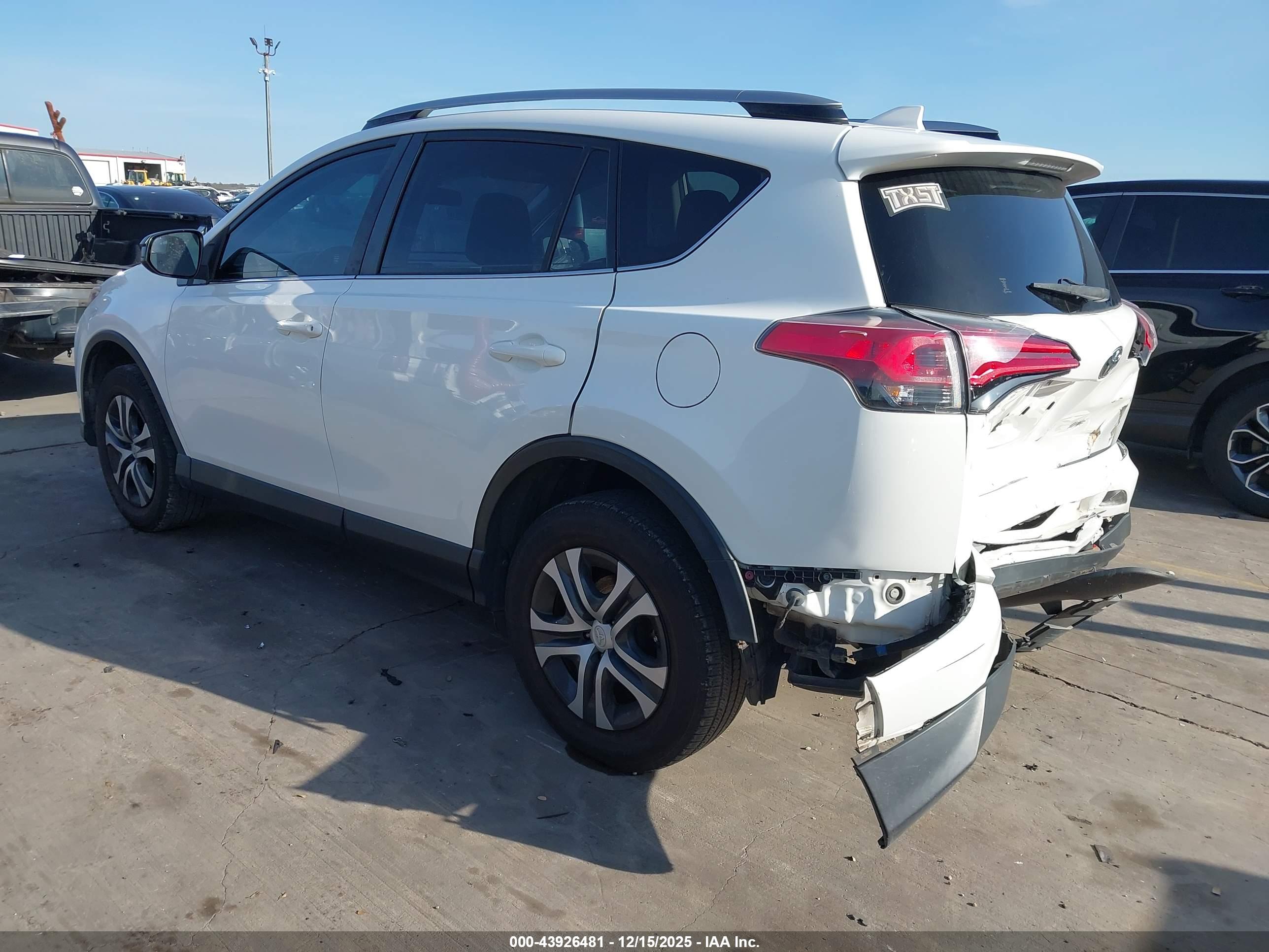 TOYOTA RAV4 image 3