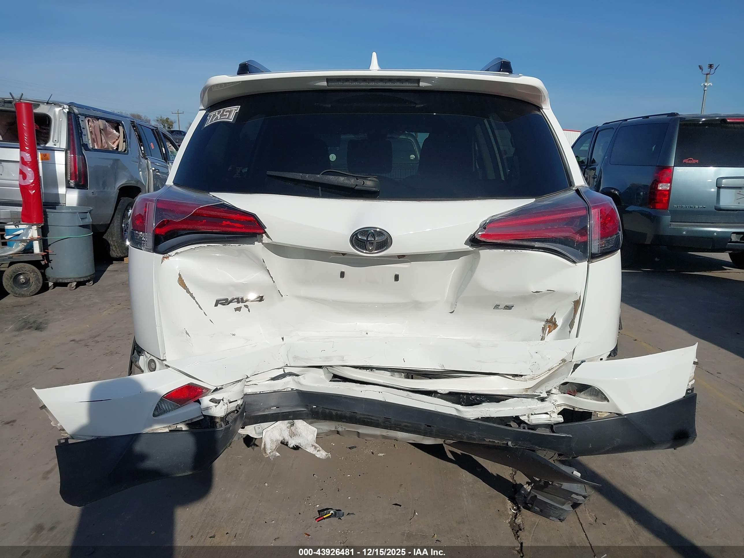 TOYOTA RAV4 image 6