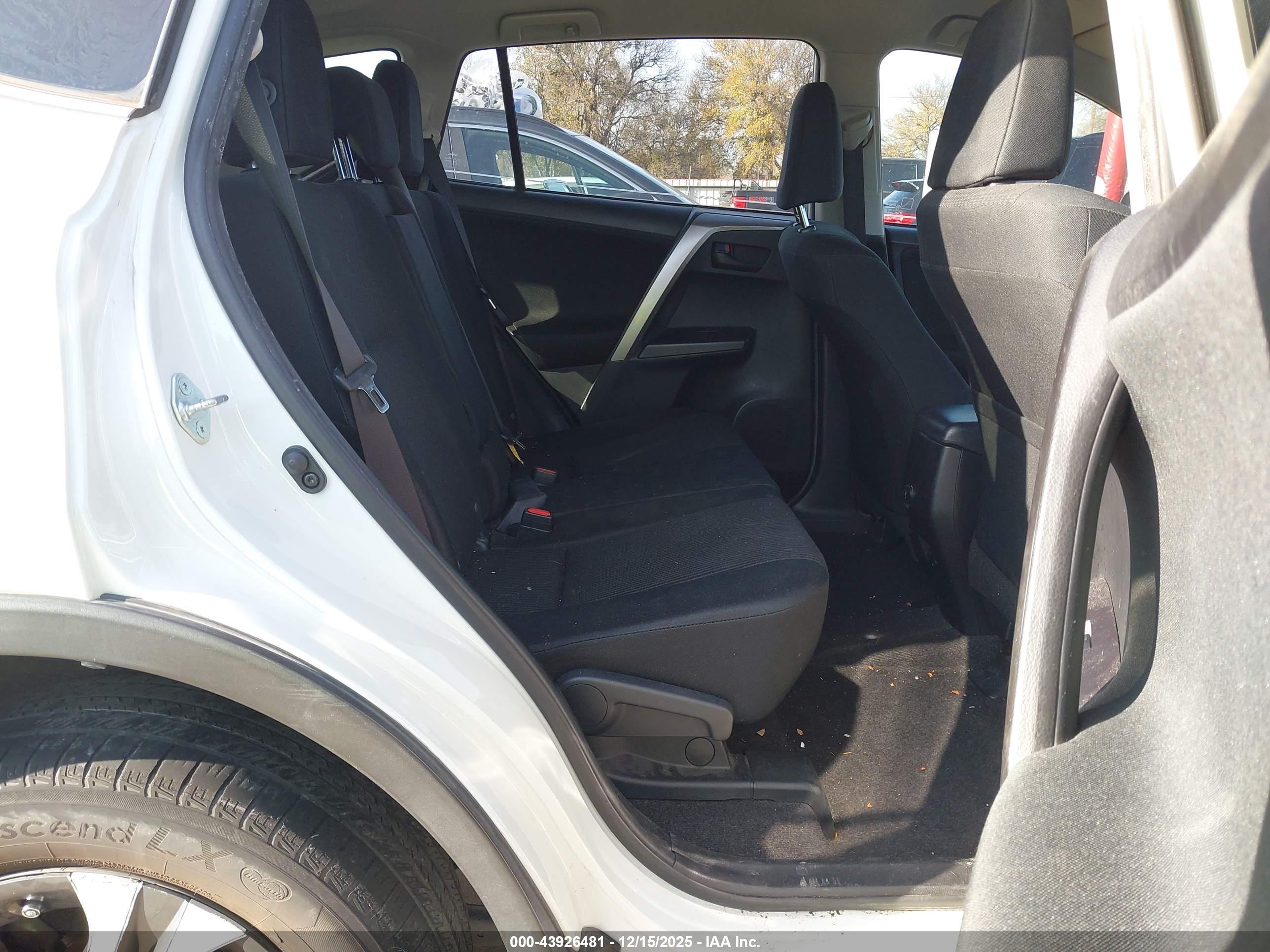 TOYOTA RAV4 image 8
