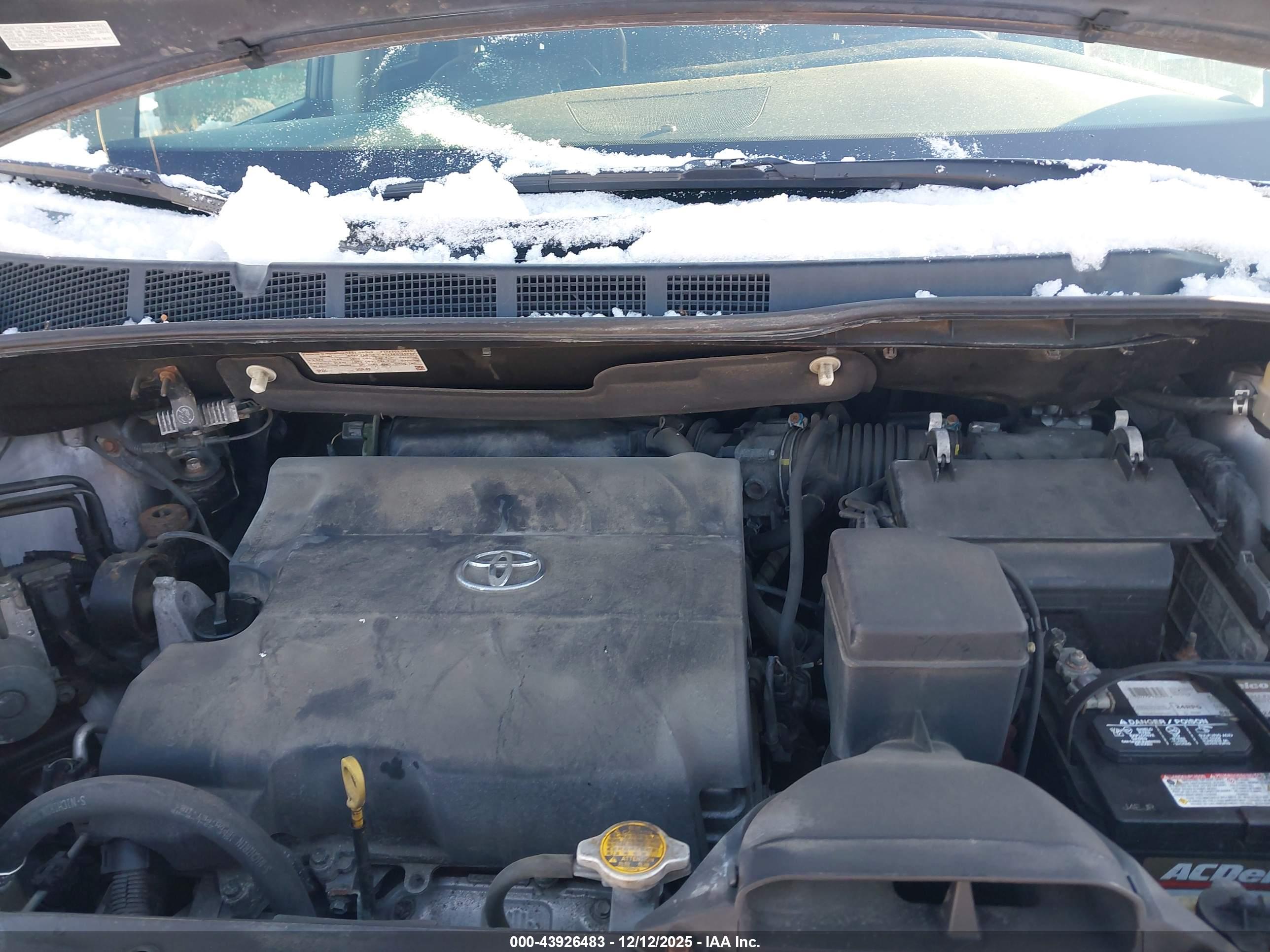 TOYOTA SIENNA image 10