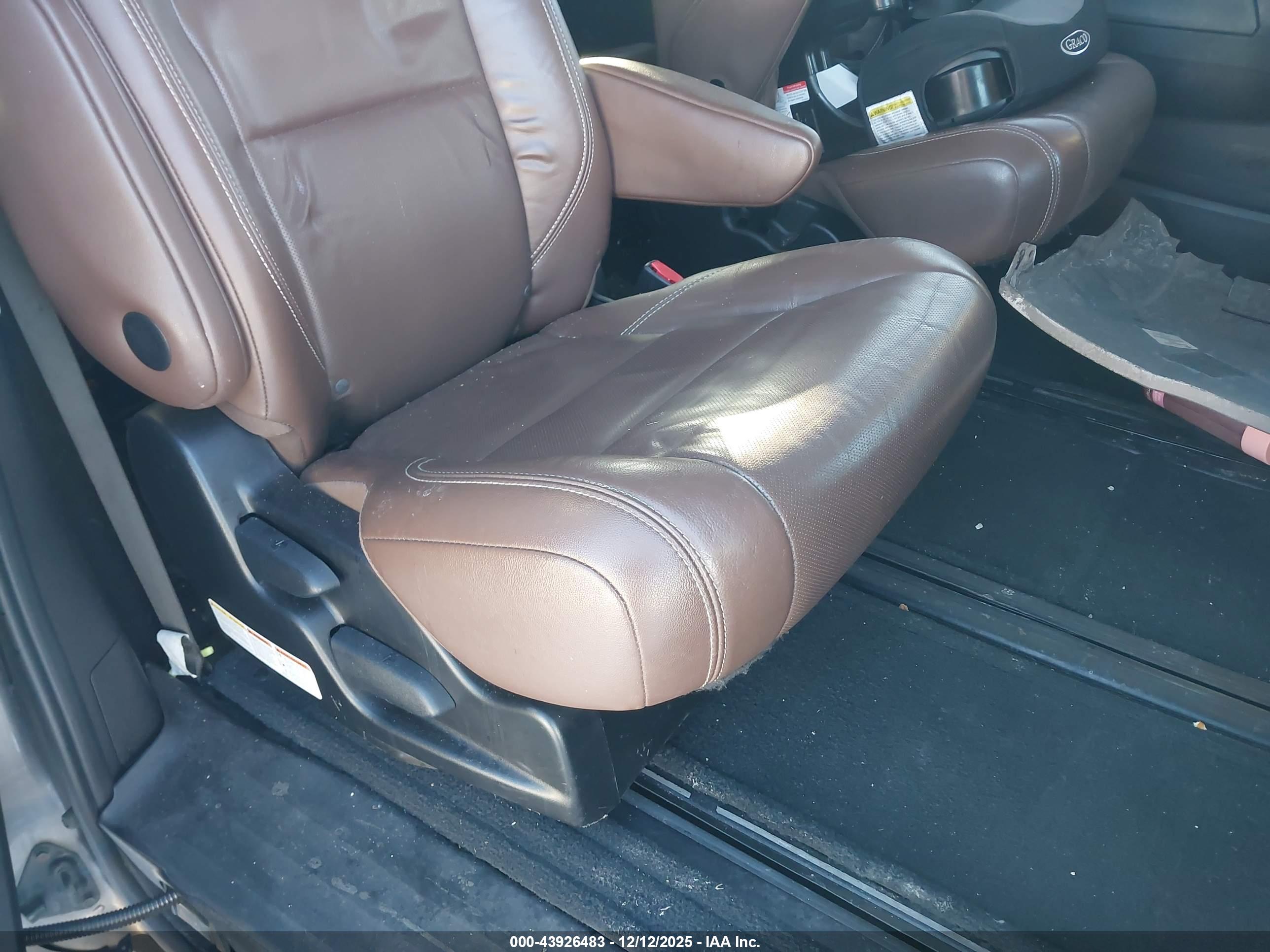 TOYOTA SIENNA image 8