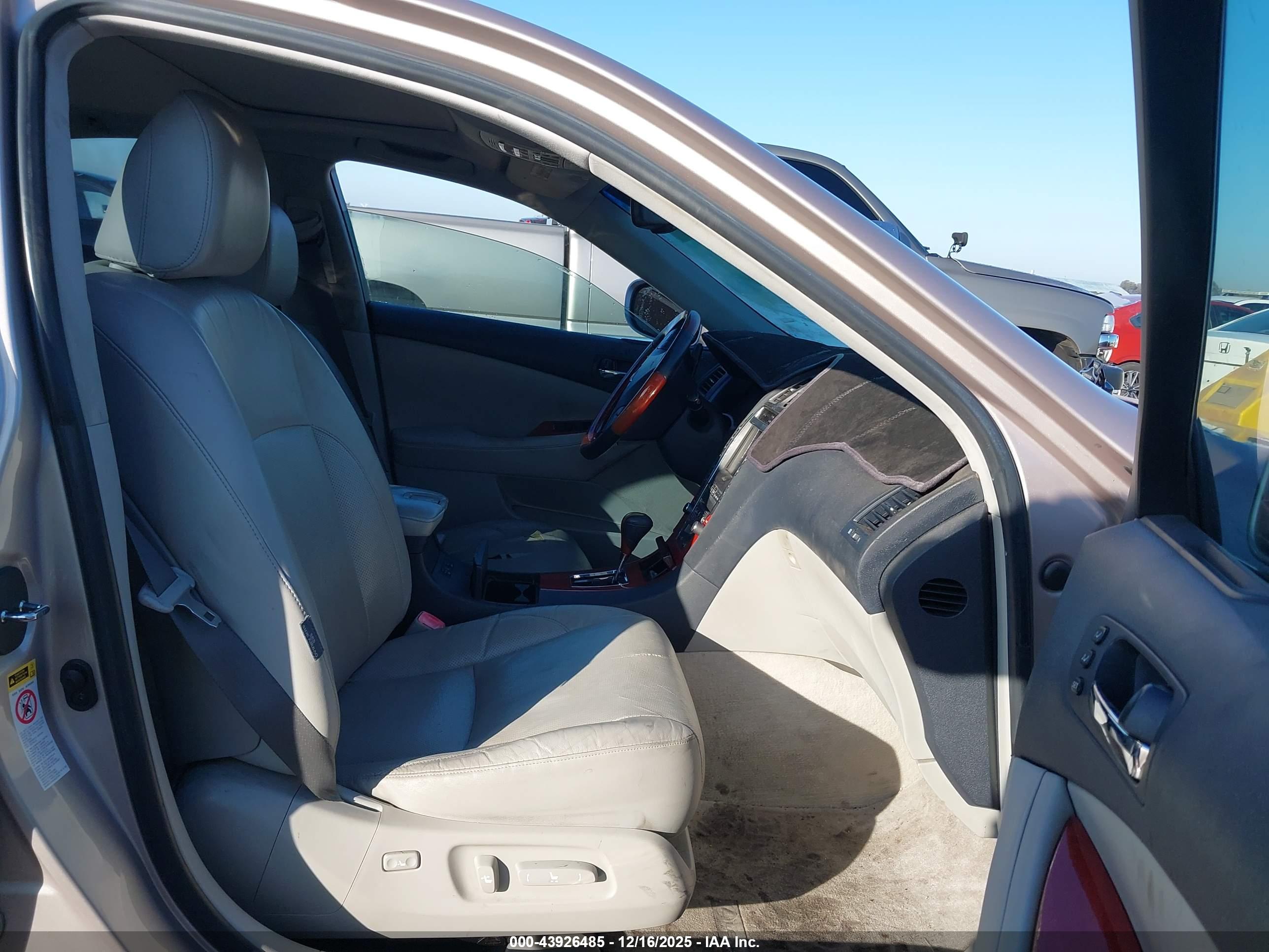 LEXUS ES image 5