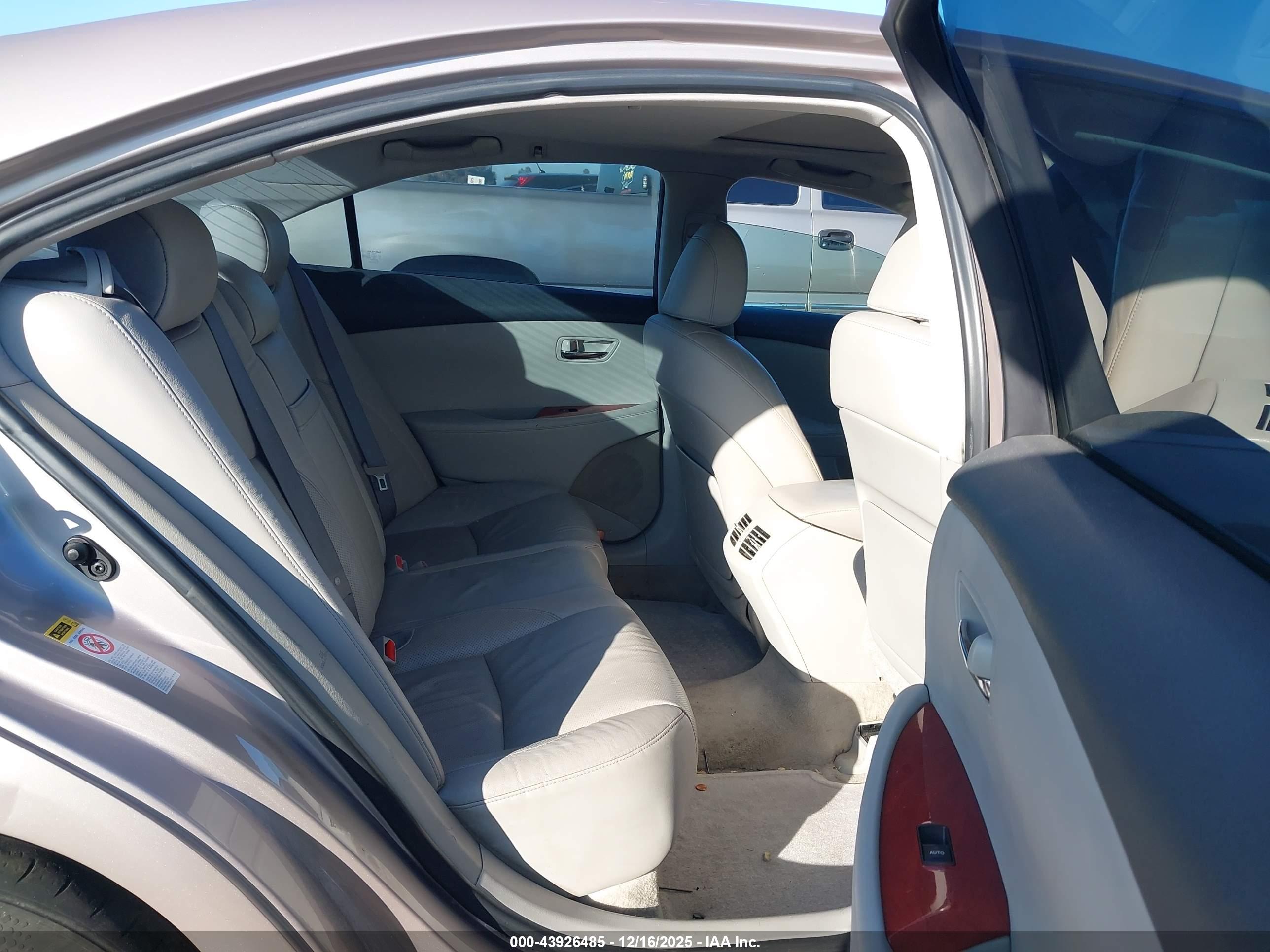 LEXUS ES image 8