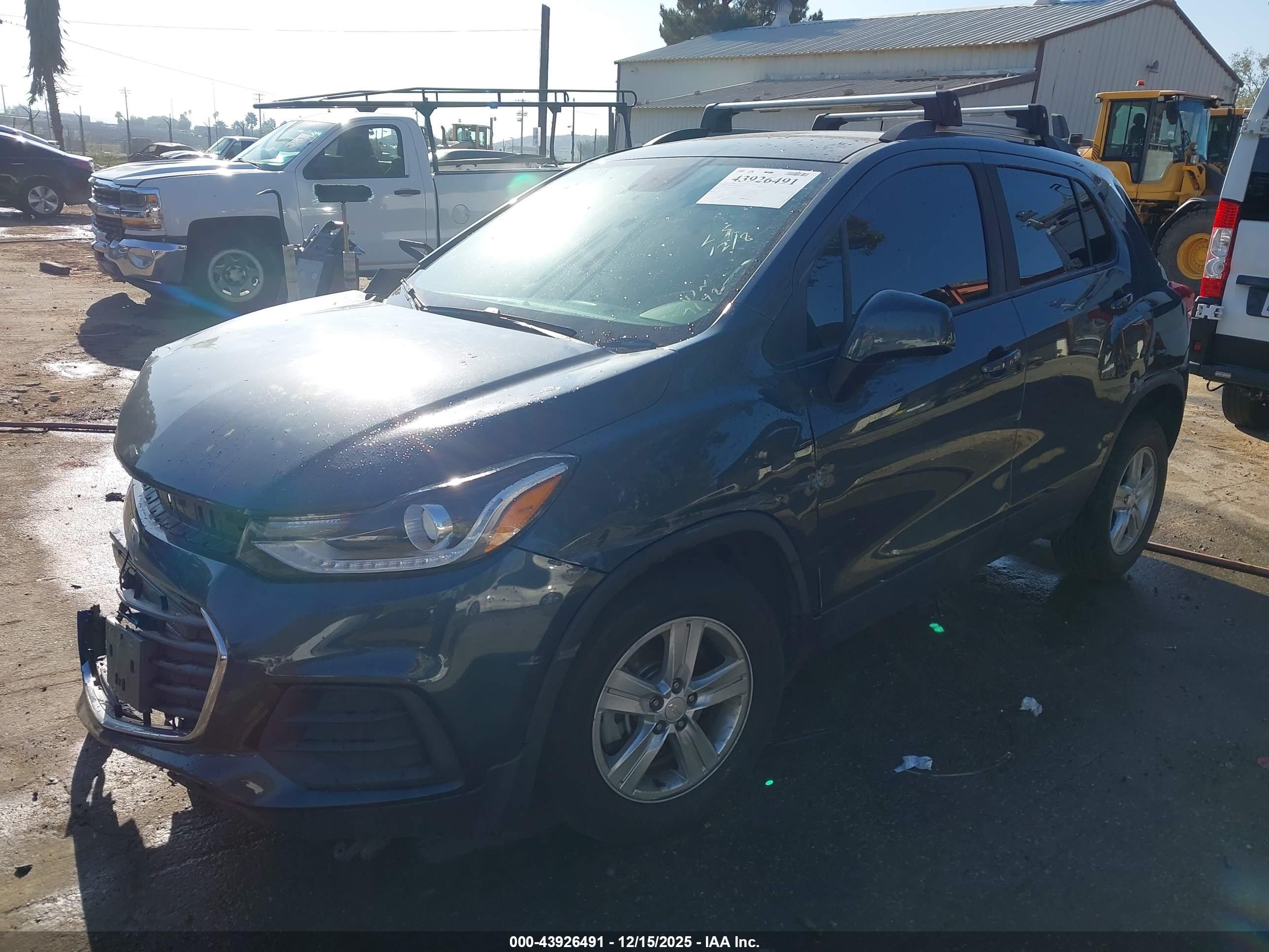 CHEVROLET TRAX image 2