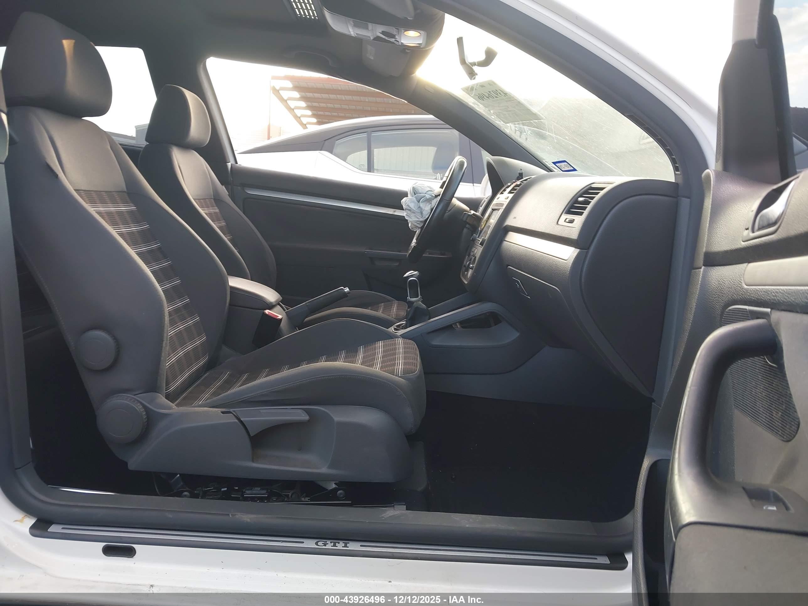 VOLKSWAGEN GTI image 5
