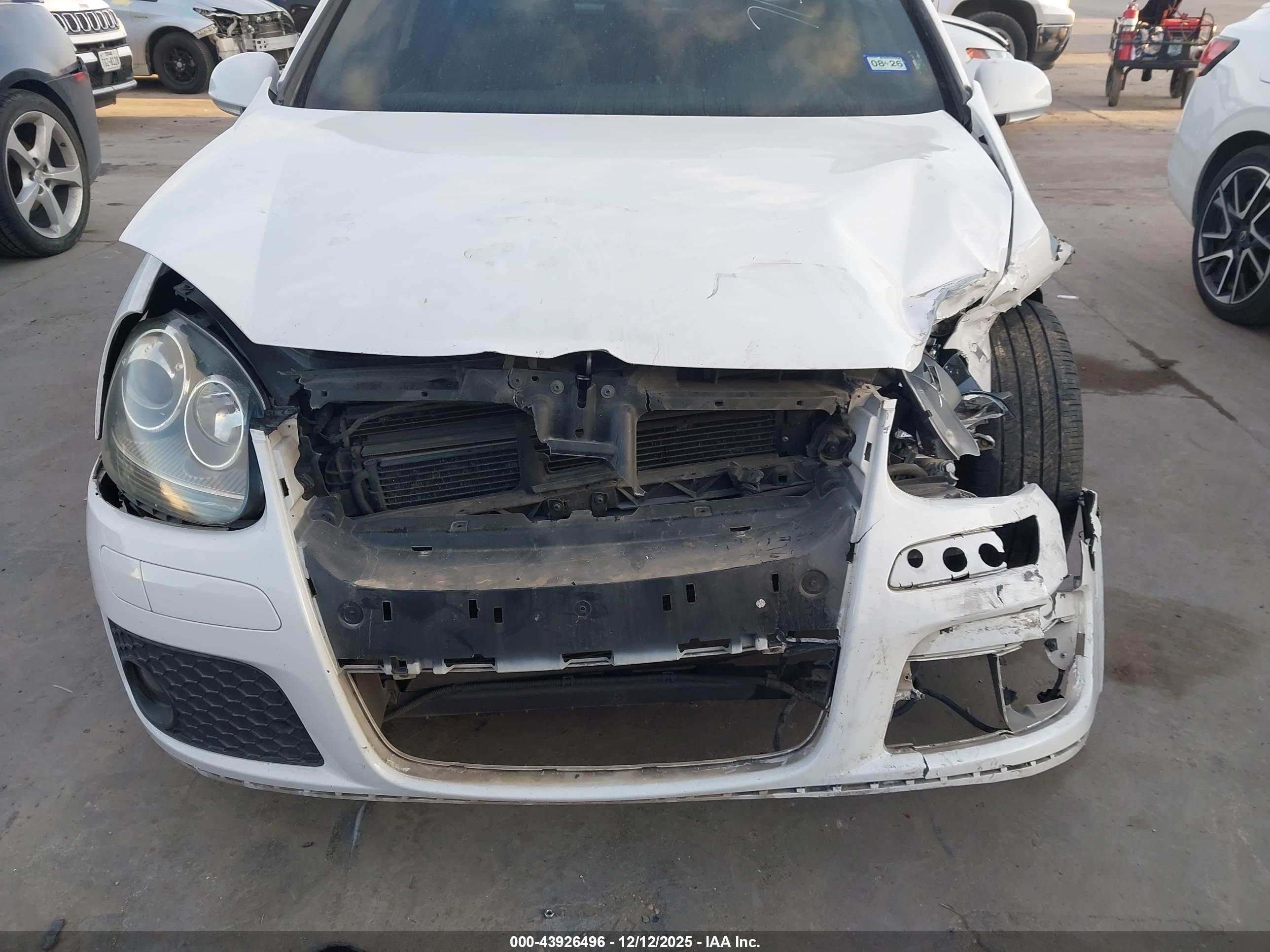 VOLKSWAGEN GTI image 6