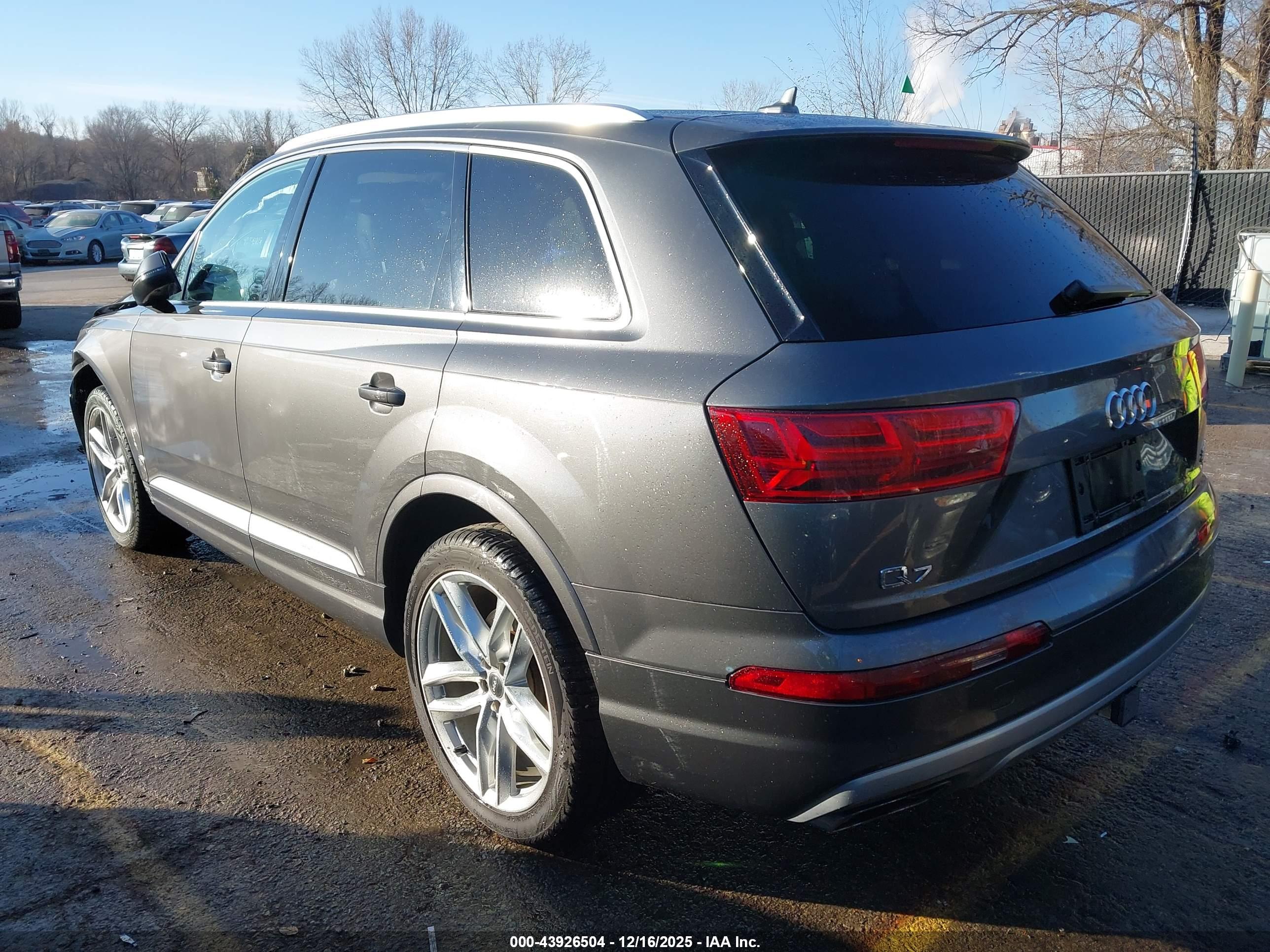 AUDI Q7 image 3