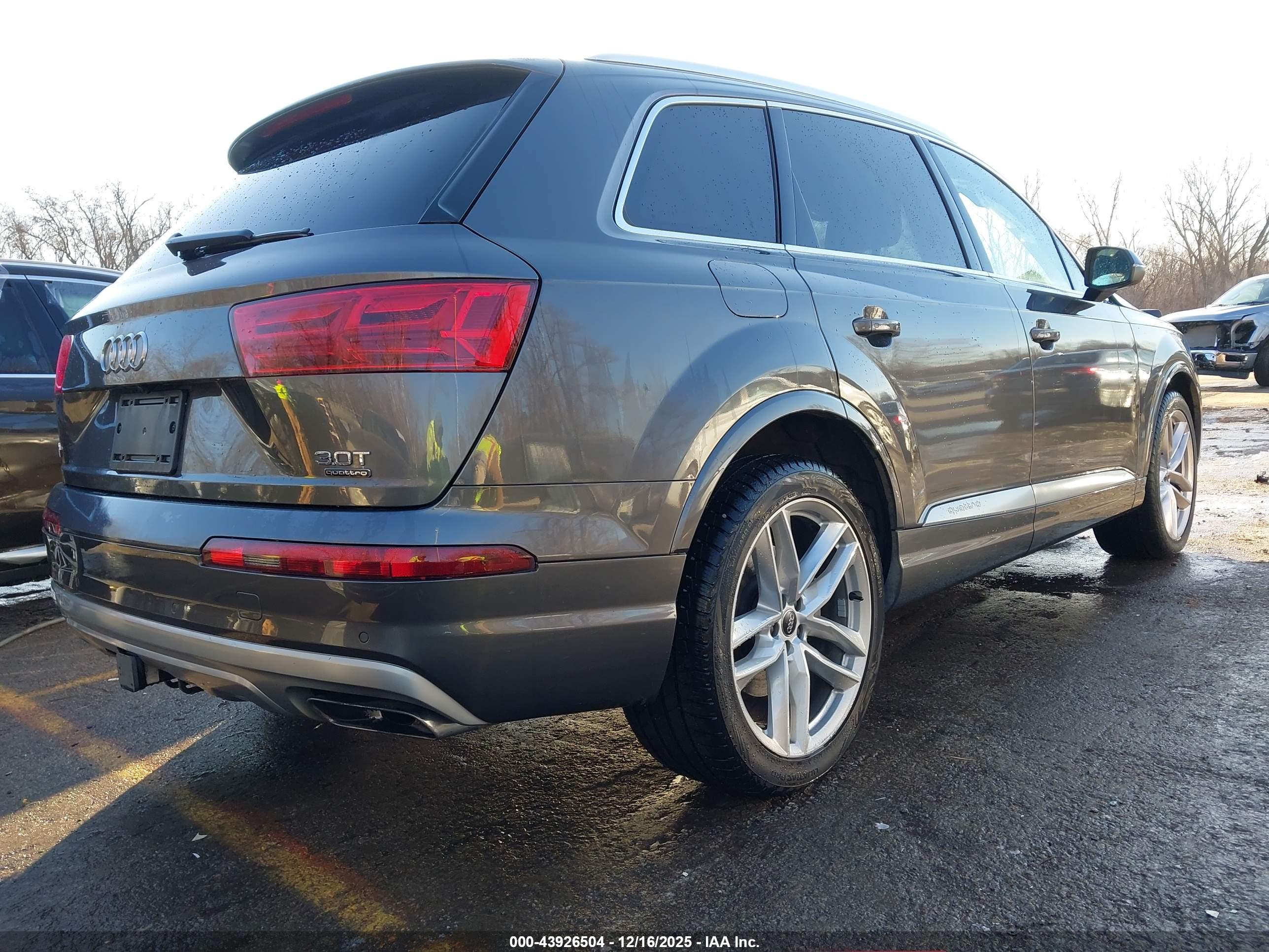 AUDI Q7 image 4