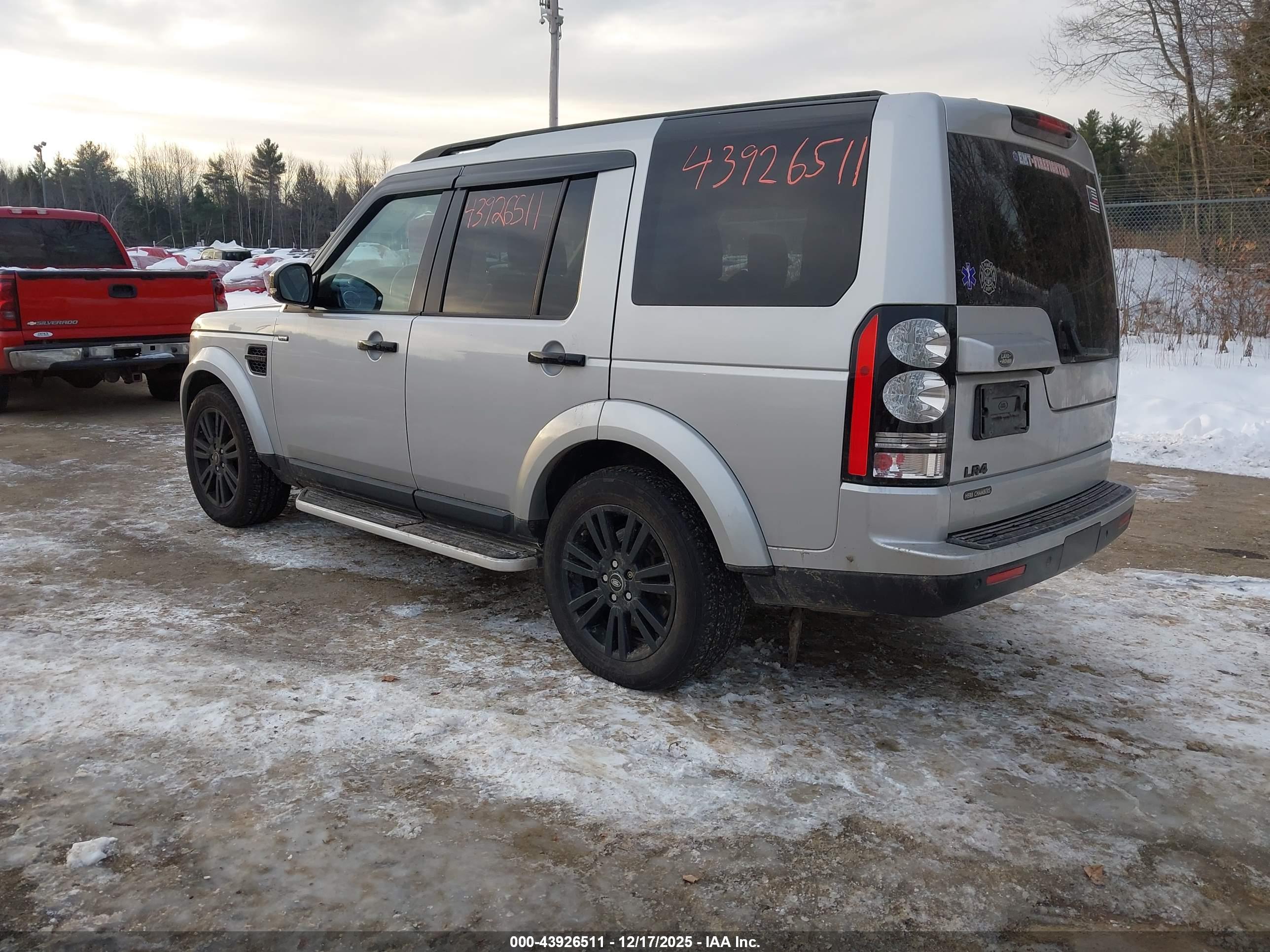 LAND ROVER image 3