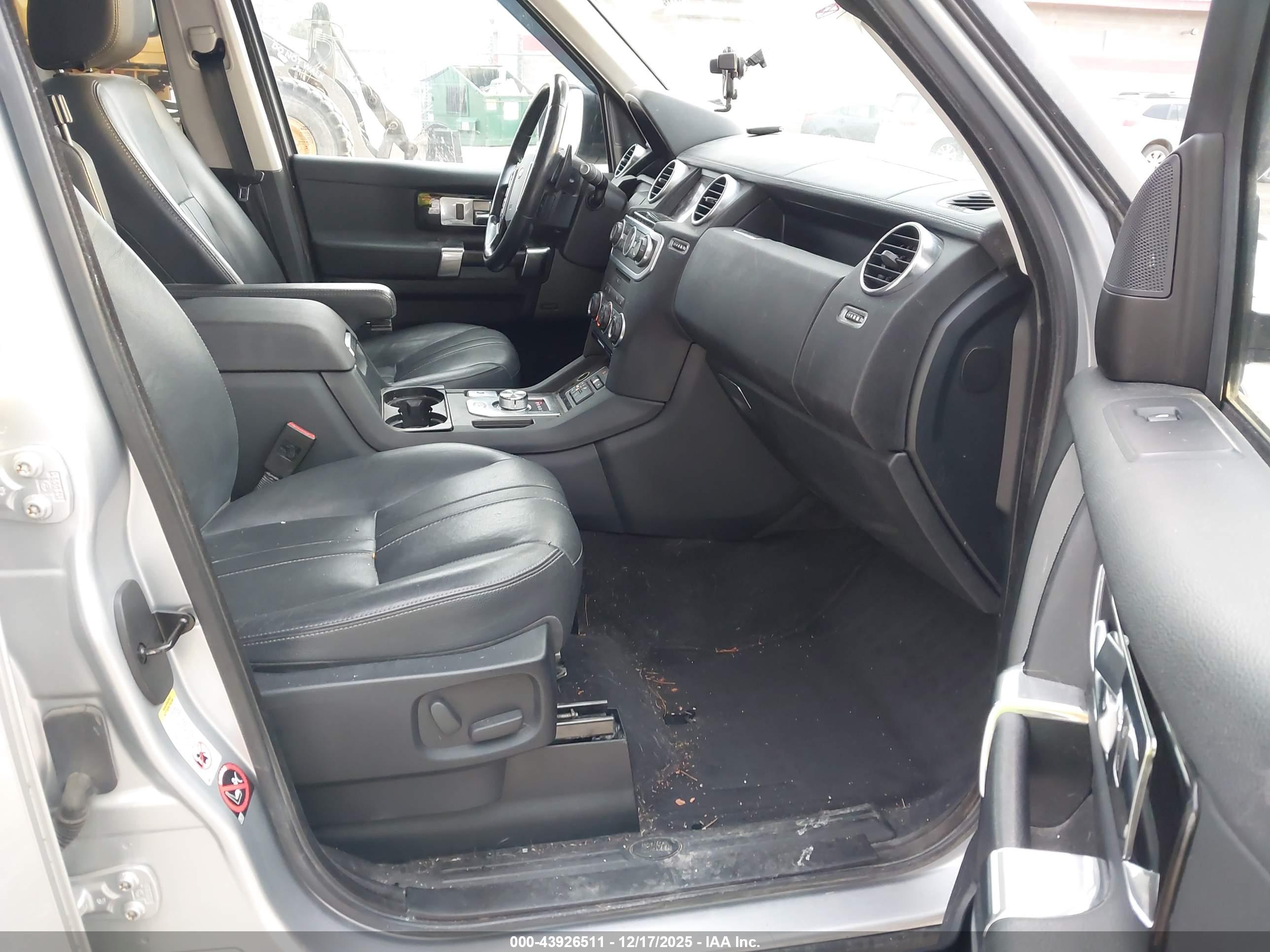 LAND ROVER image 5