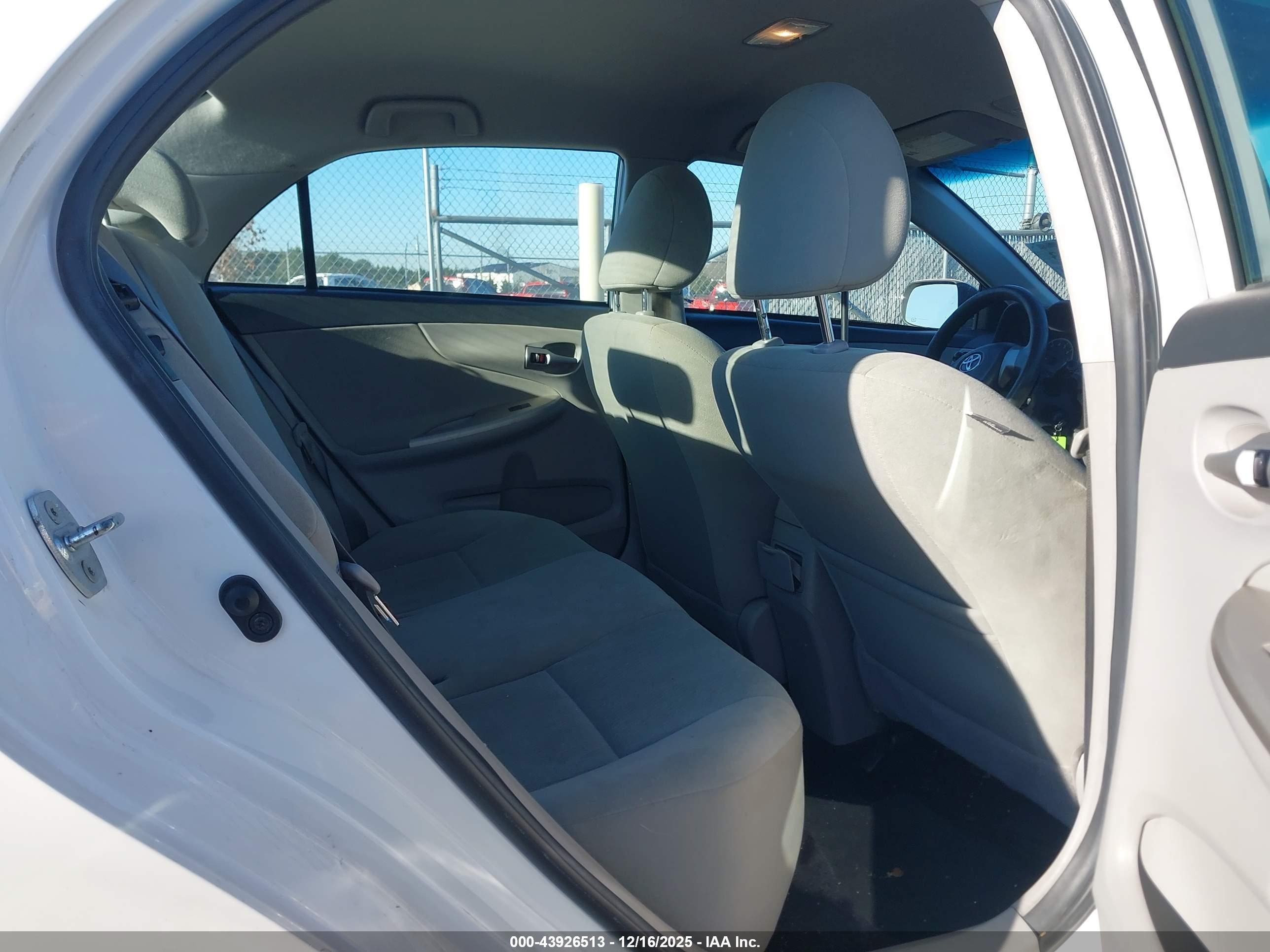 TOYOTA COROLLA image 8