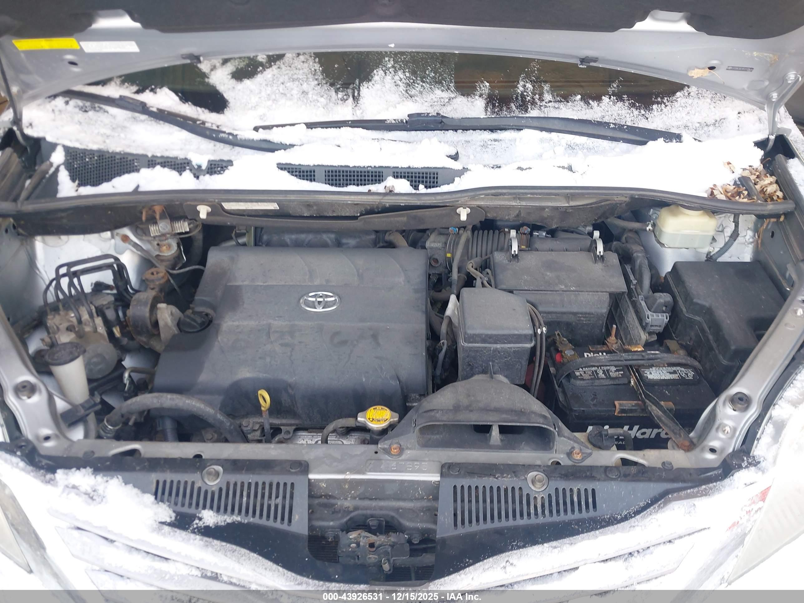 TOYOTA SIENNA image 10