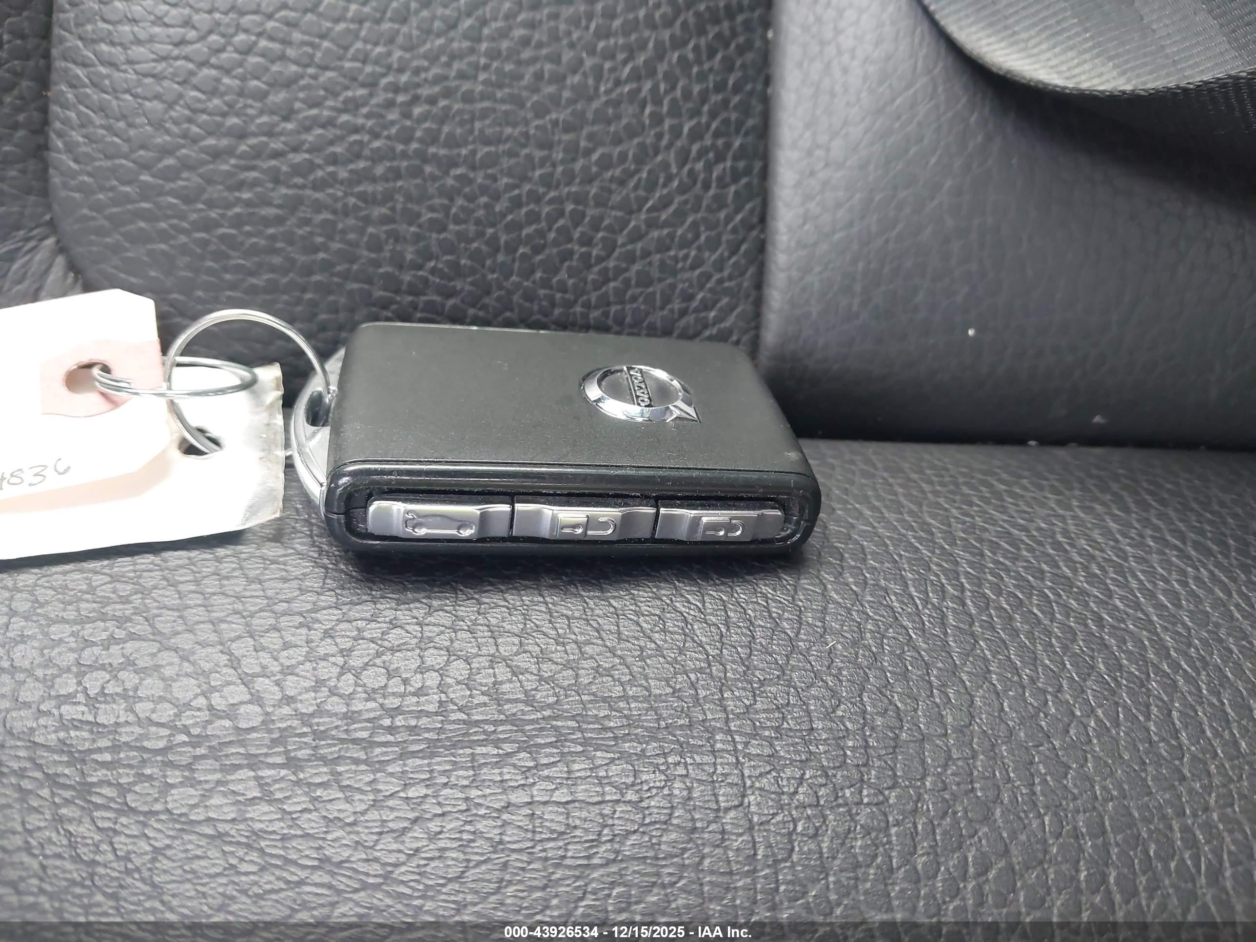 VOLVO XC60 image 11