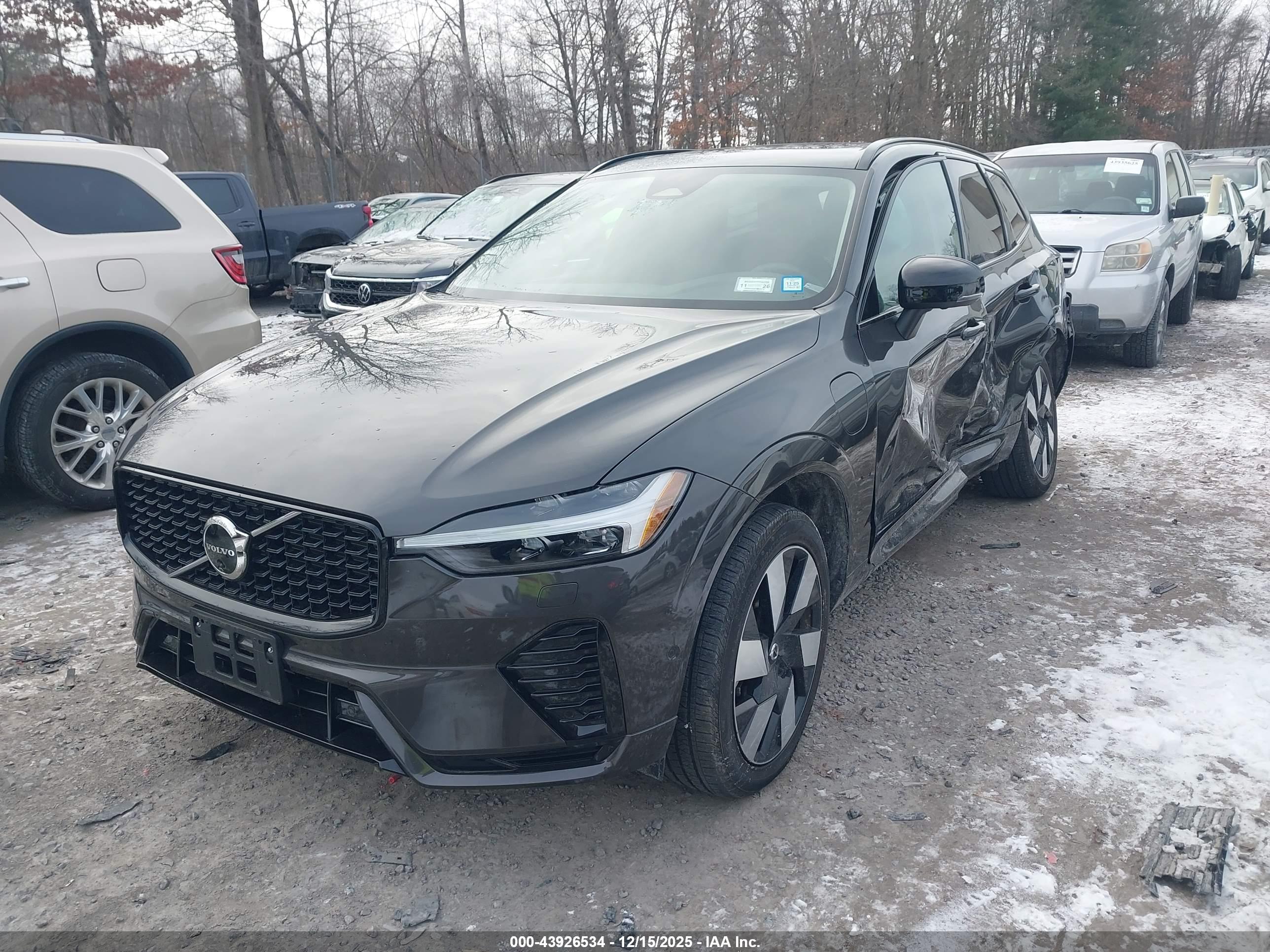 VOLVO XC60 image 2