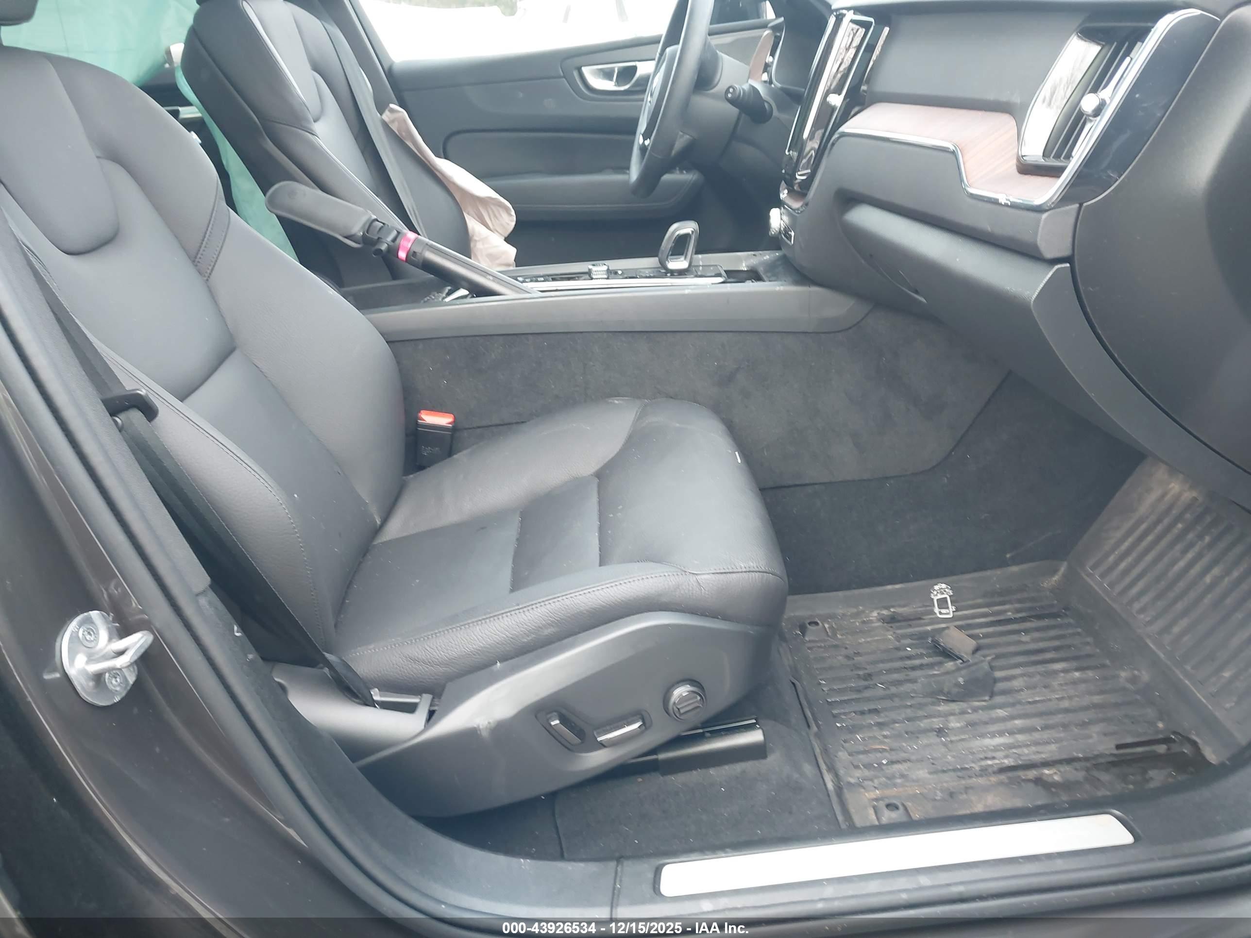 VOLVO XC60 image 5