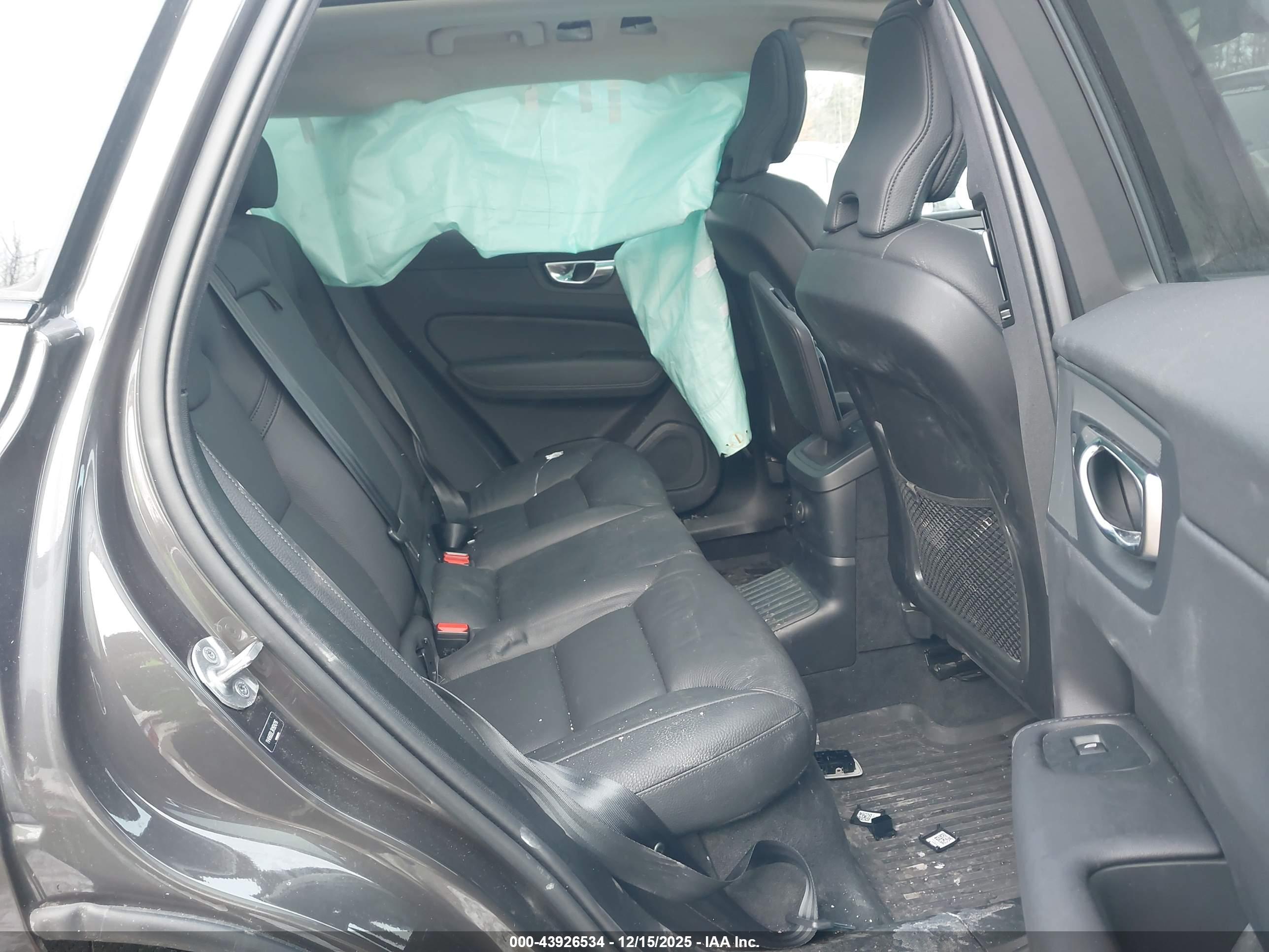 VOLVO XC60 image 8