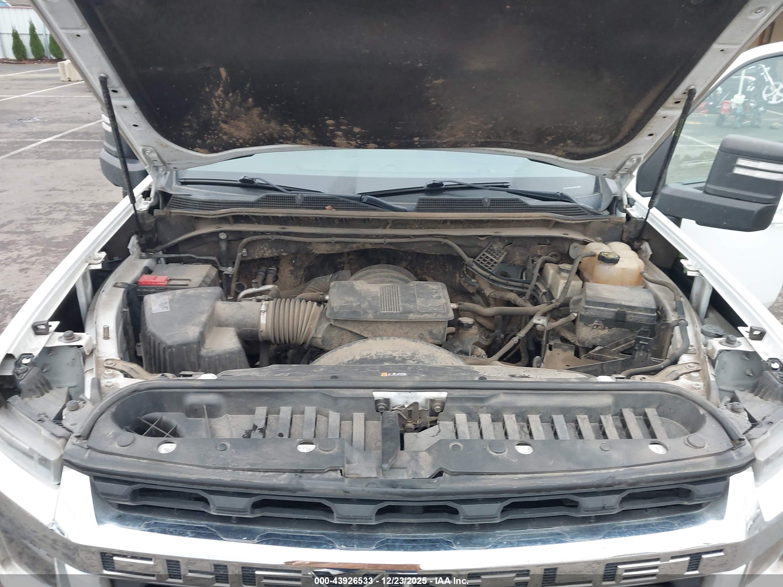 CHEVROLET SILVERADO image 10