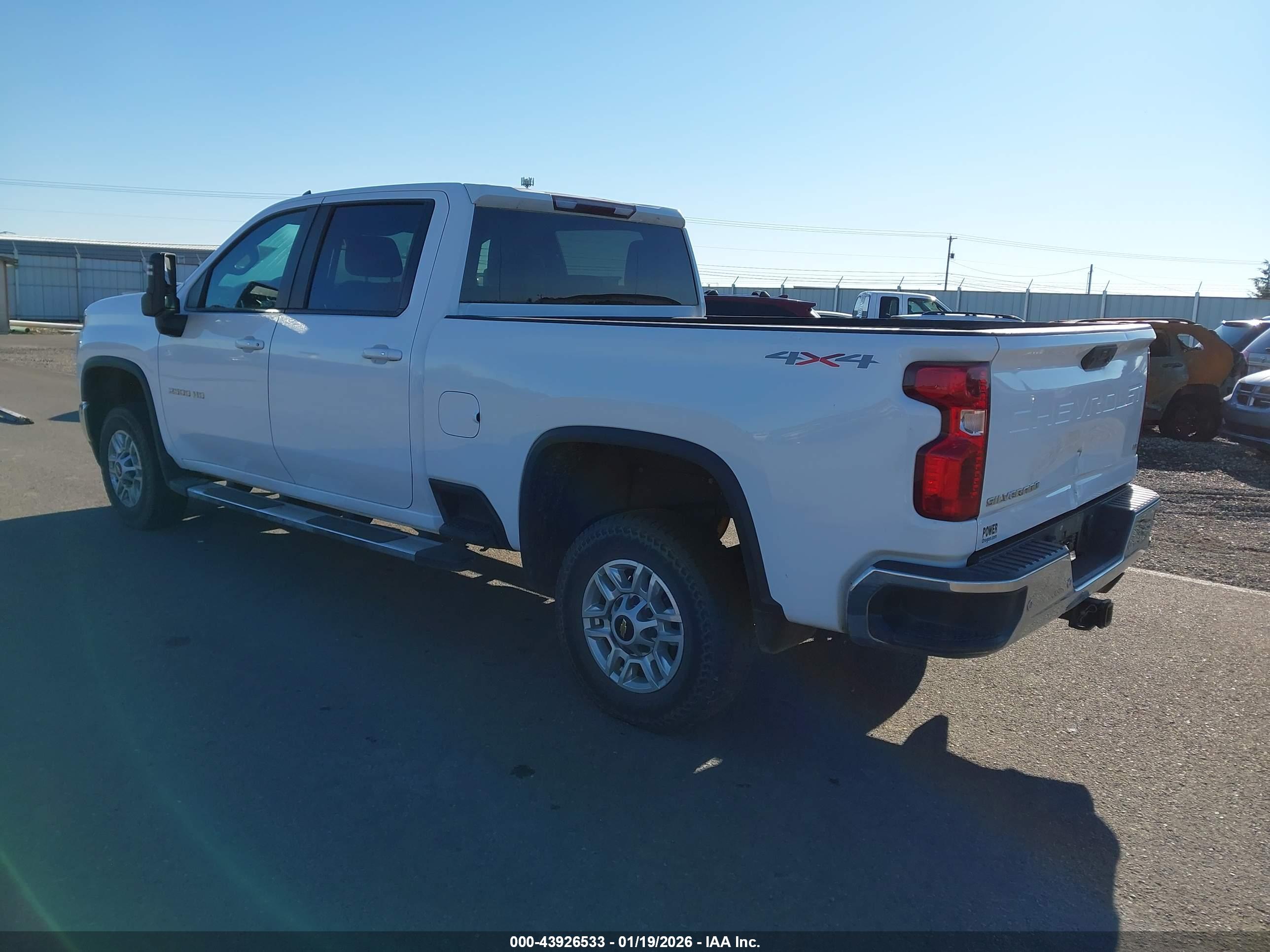 CHEVROLET SILVERADO image 3
