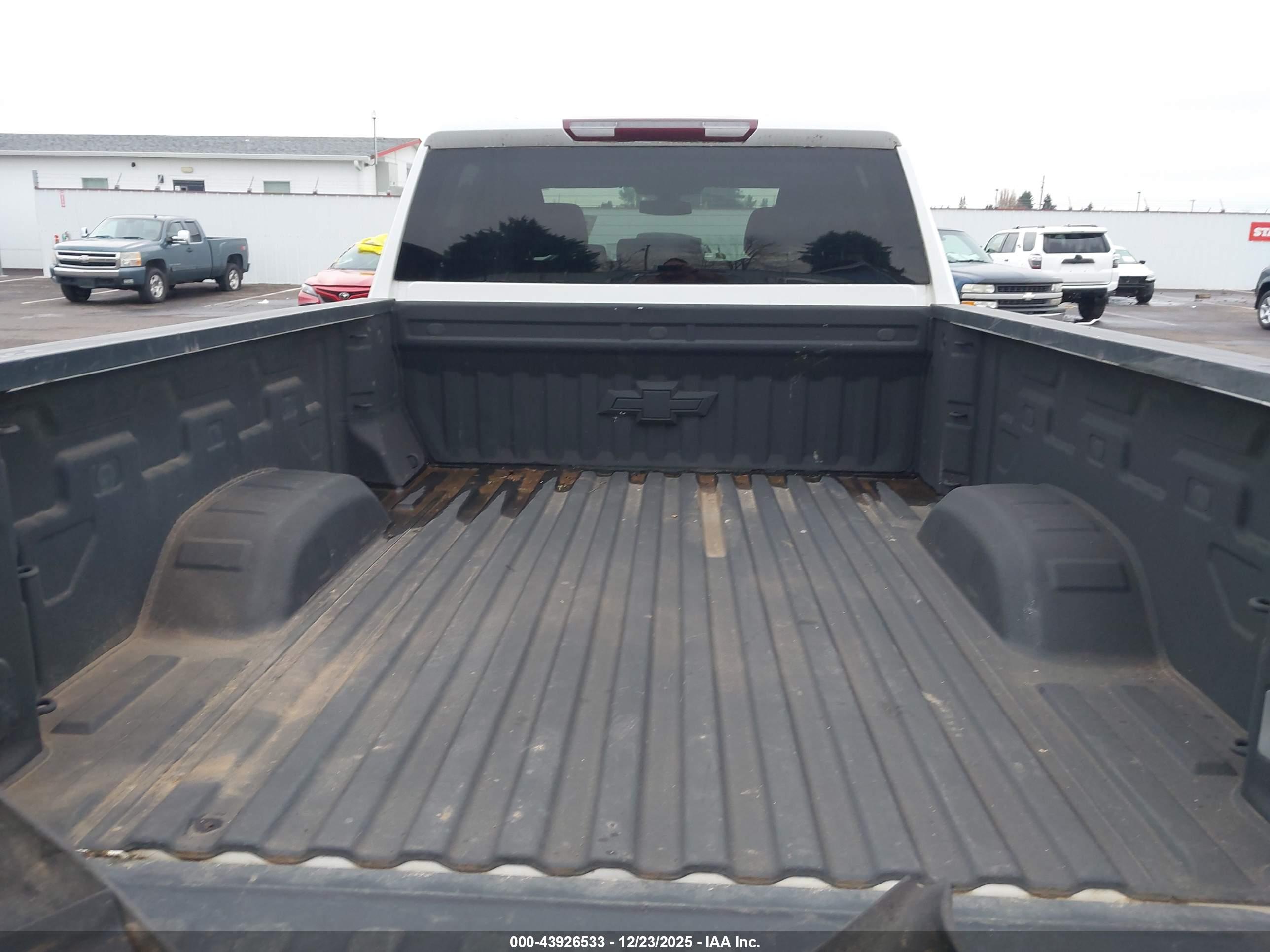 CHEVROLET SILVERADO image 7