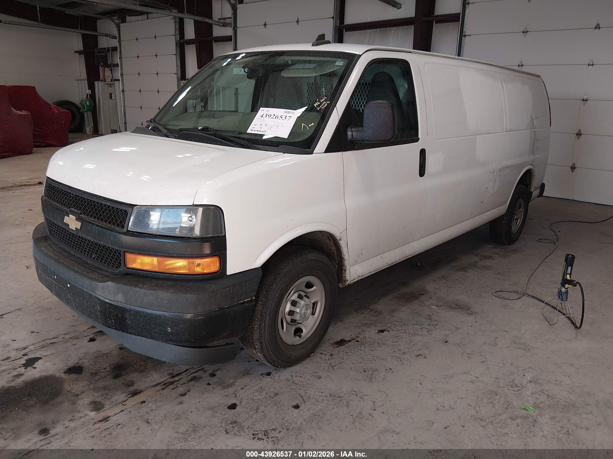 CHEVROLET EXPRESS image 2