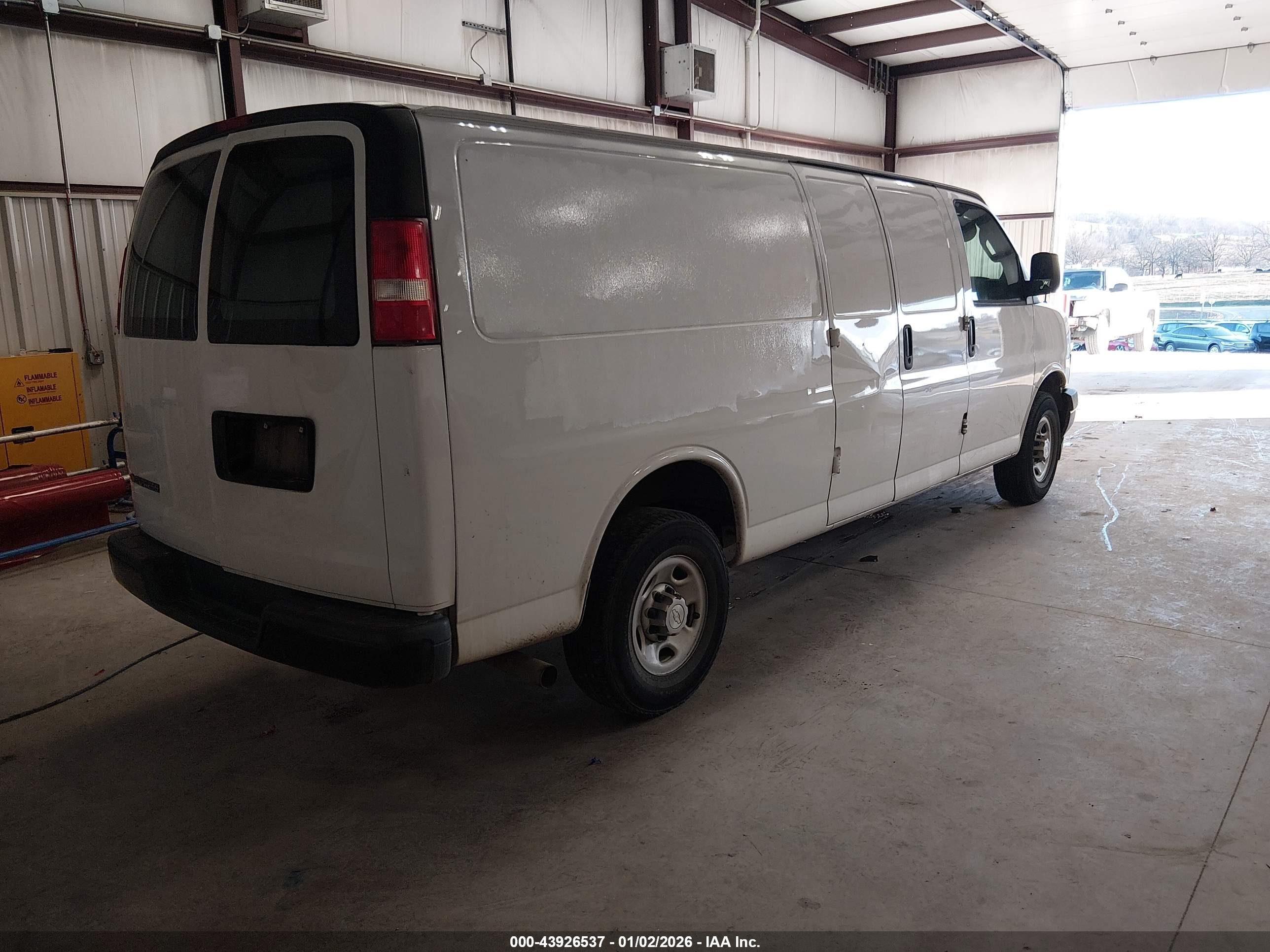 CHEVROLET EXPRESS image 4