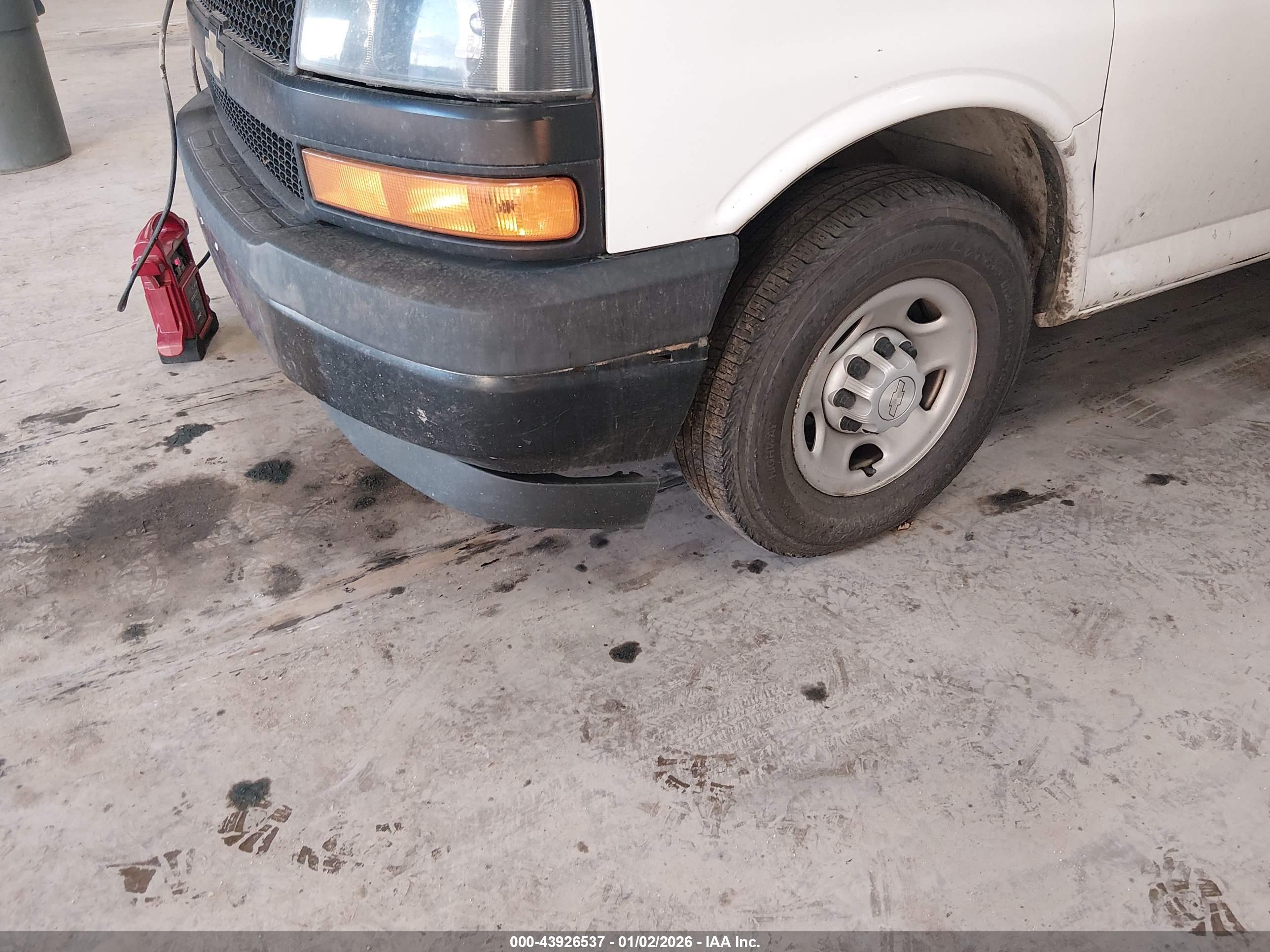 CHEVROLET EXPRESS image 6