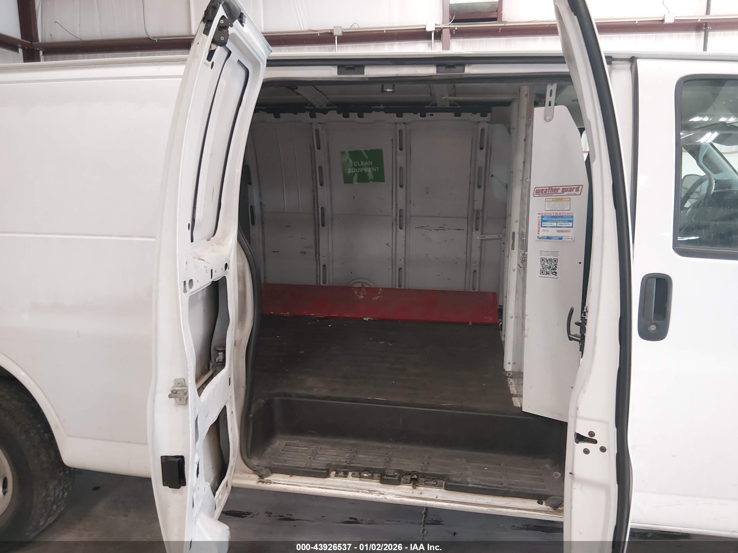 CHEVROLET EXPRESS image 8