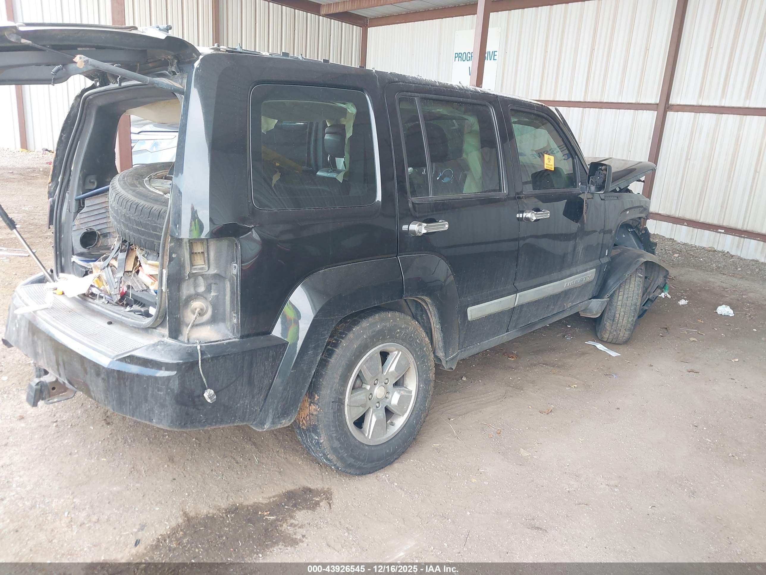 JEEP LIBERTY image 4